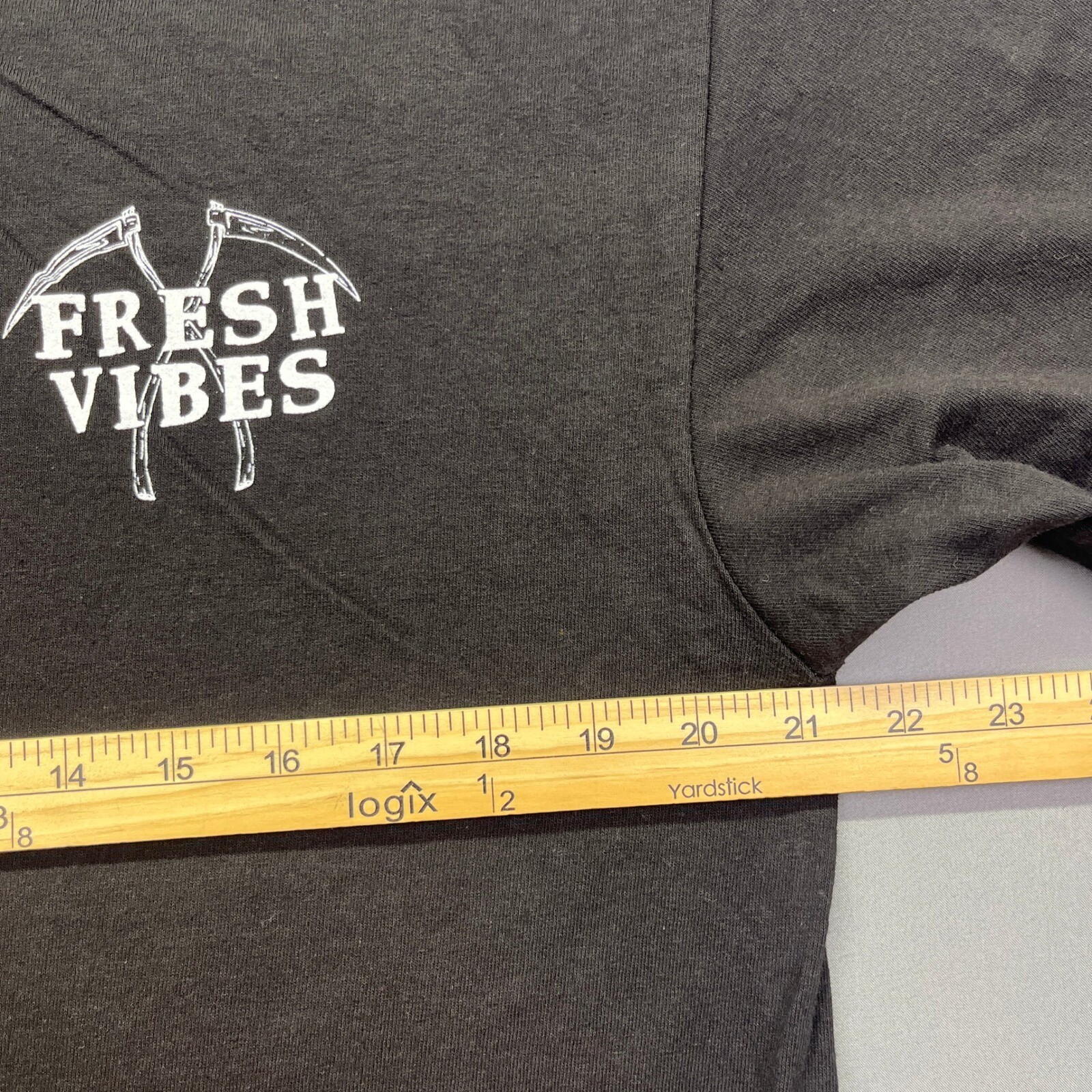 Fresh Vibes Graphic T-Shirt Good Friends Bad Habits Crew Neck Tee Large gallery