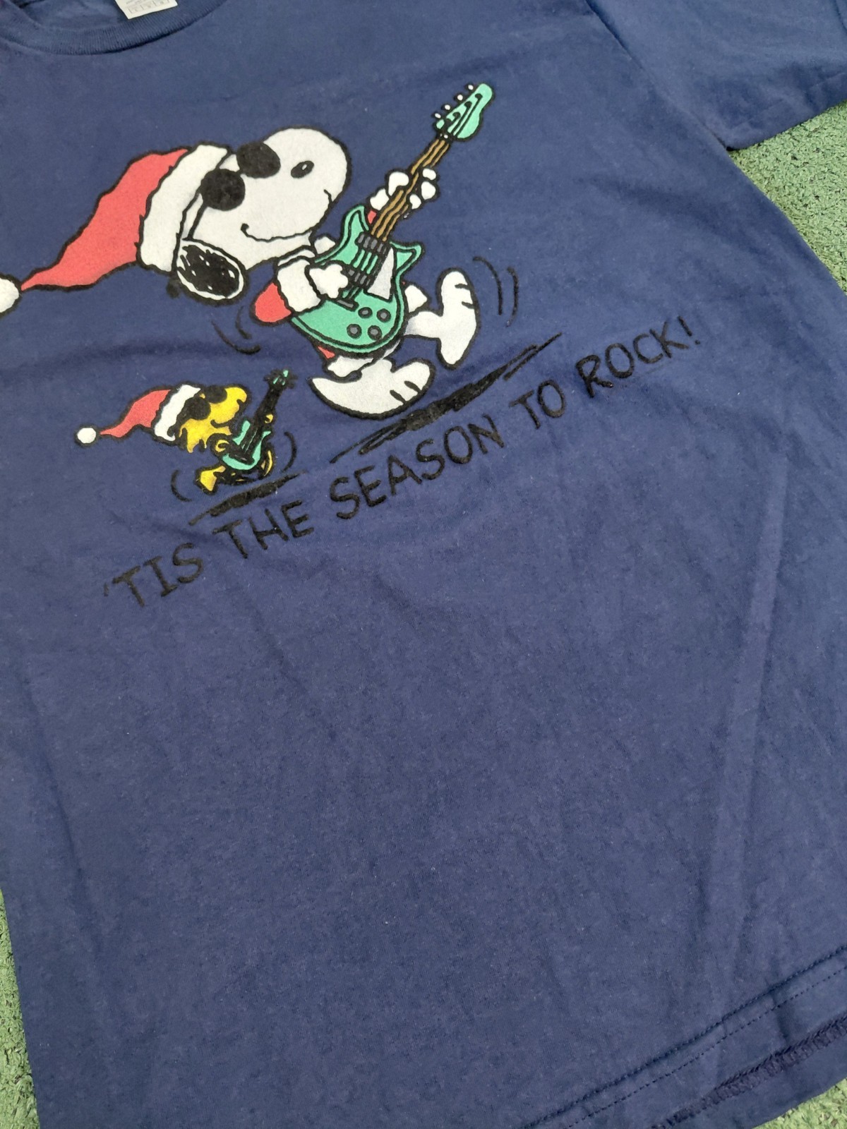 VINTAGE 90's Peanuts Tis The Season To Rock! Snoopy T Shirt Size Large gallery