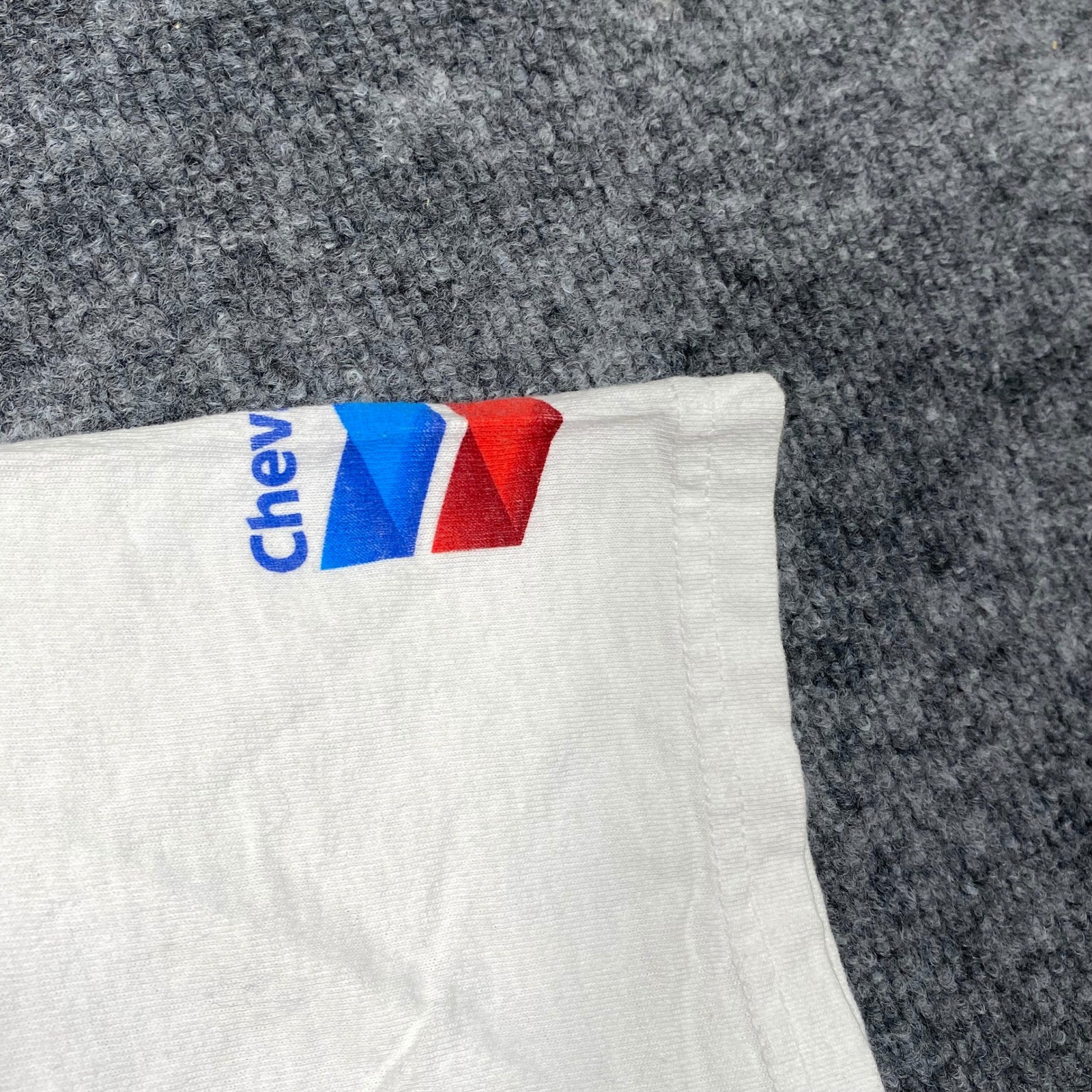 Mens Gildan The Chevron Cars Moe Muscle Graphic T-Shirt White XL Vintage Style gallery