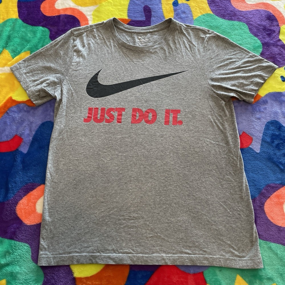 Nike Swoosh T-Shirt Men’s Medium Gray Basketball Baseball Football “Just Do It”