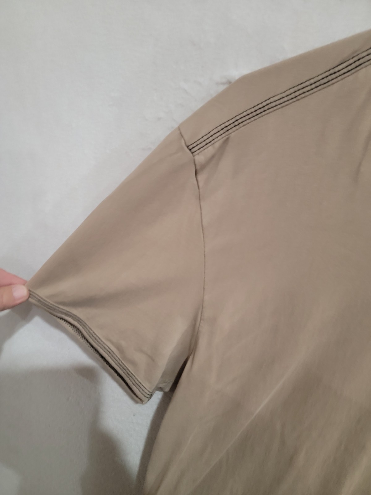 Buckle Black L V-Neck Shirt Tan Beige Short Sleeve Triple Stitch Detail Men's gallery