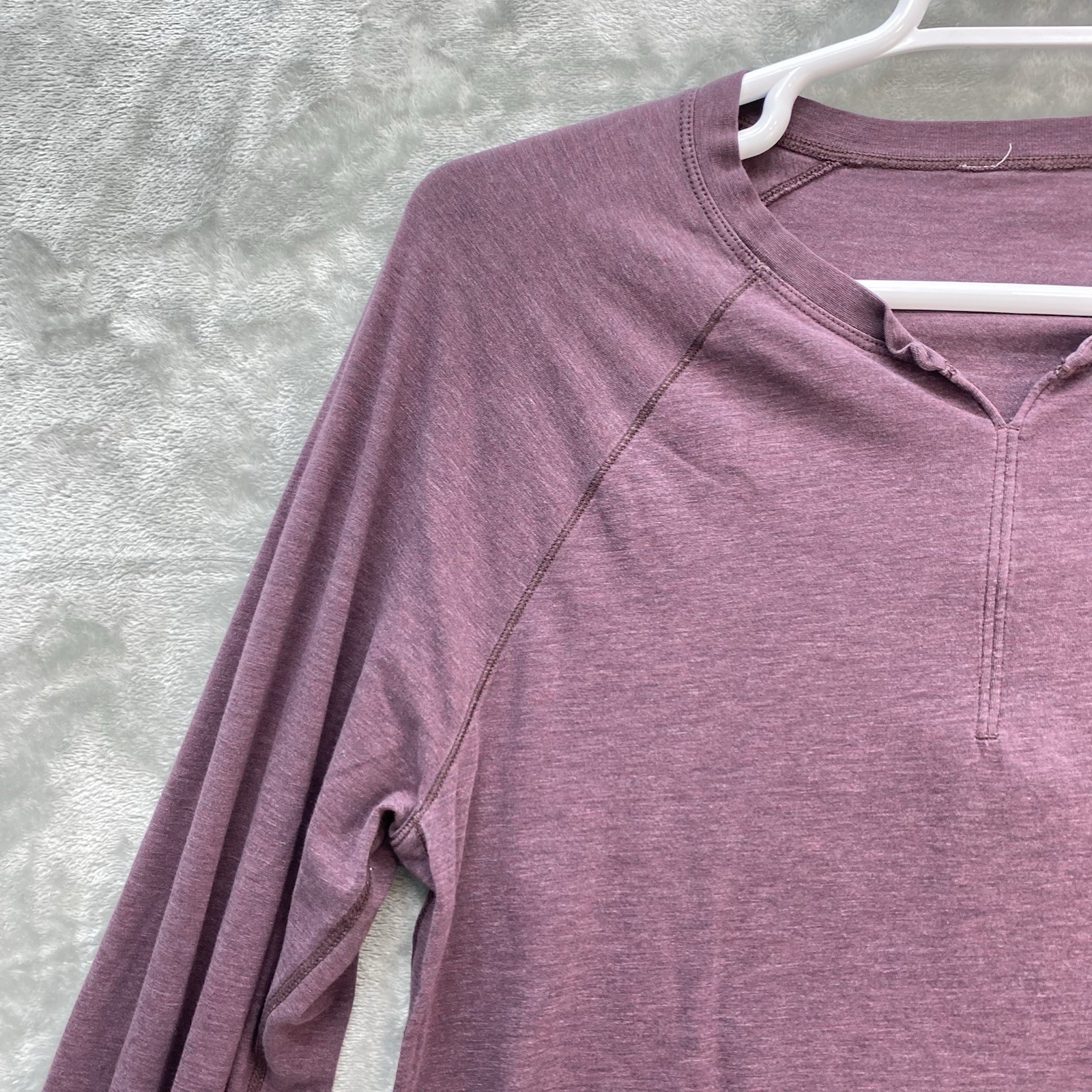 Lululemon Shirt Men m-L Bodhi Long Sleeve Split Neck Raglan Sleeve Heathered gallery
