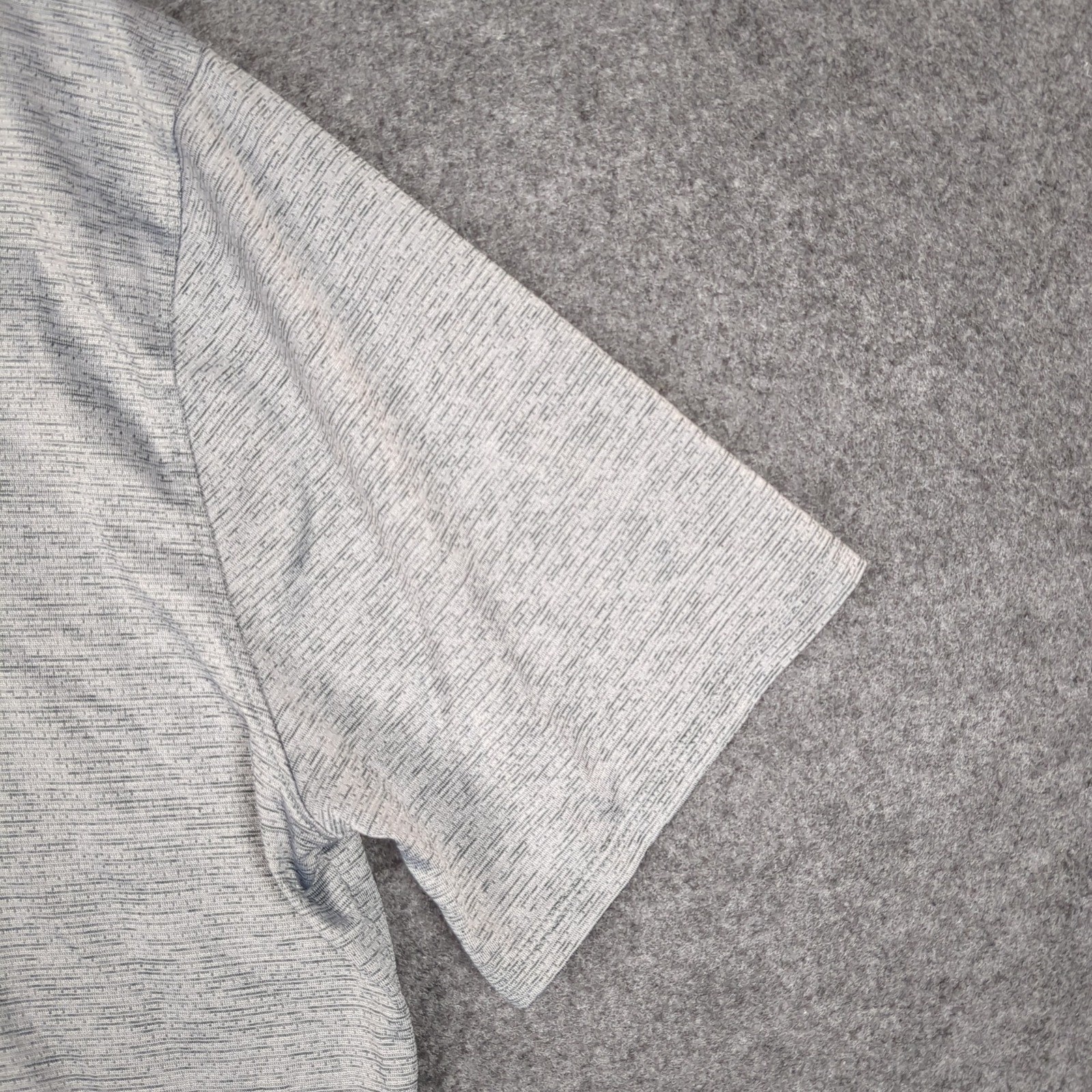 Under Armour Mens Loose Fit HeatGear Heathered Gray Short Sleeve T-Shirt Size M gallery