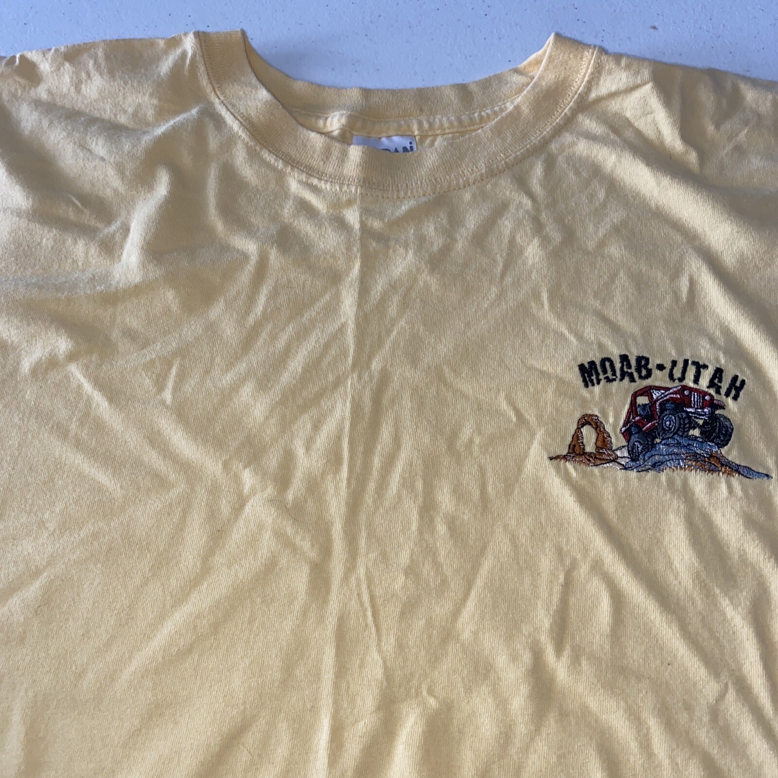 Moab Utah T Shirt 4x4 Off Road Rock Climbing Truck Mud Yellow Embroidered XXL gallery