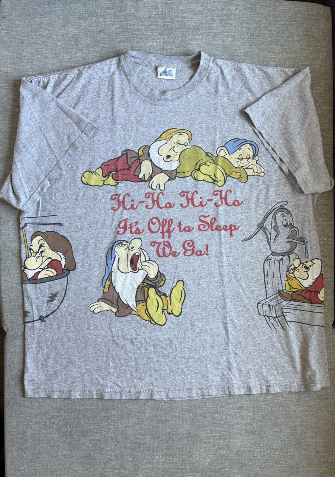 Vntg Disney Snow White & The Seven Dwarfs Sleep Gray T Shirt OSFA Disneyland gallery