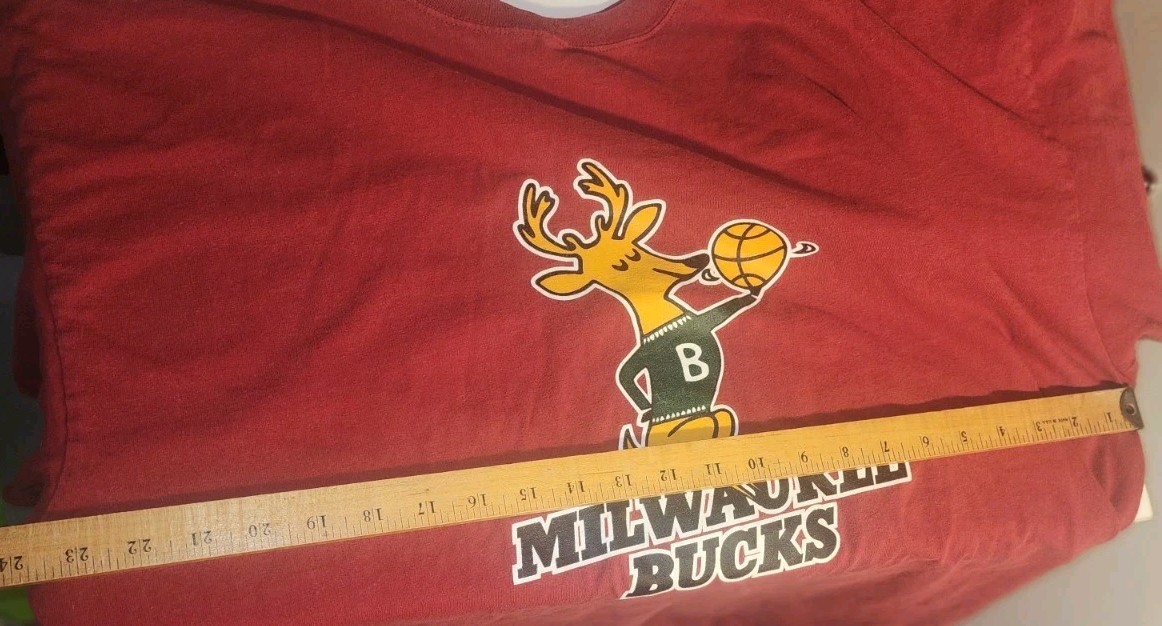 Vintage Milwaukee Bucks red and green basketball tee Size XXL no Tag gallery