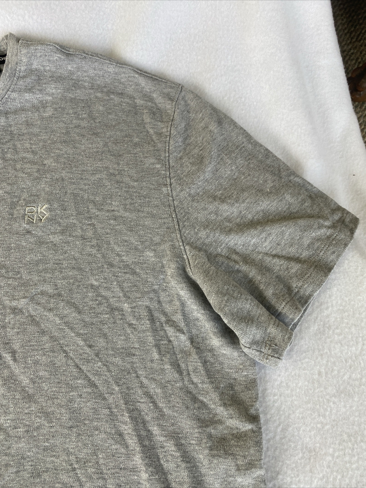 DKNY Men's T-shirt XL Gray Short Sleeve Cotton Blend Designer City Old Money Y2K gallery