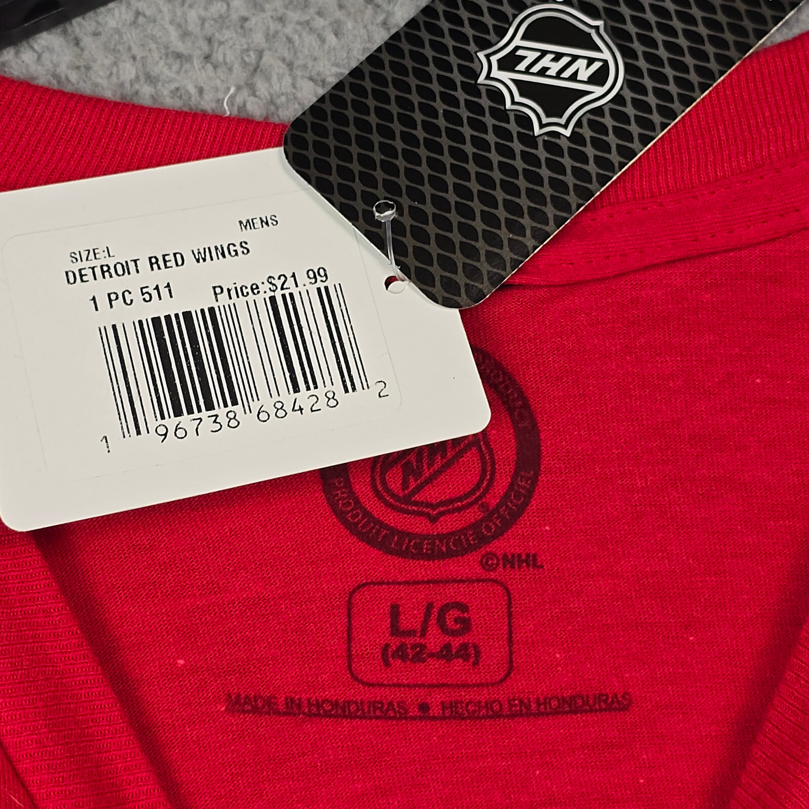 Detroit Red Wings Shirt Mens LARGE Red BLACK HOCKEY TOWN CASUAL NWT gallery