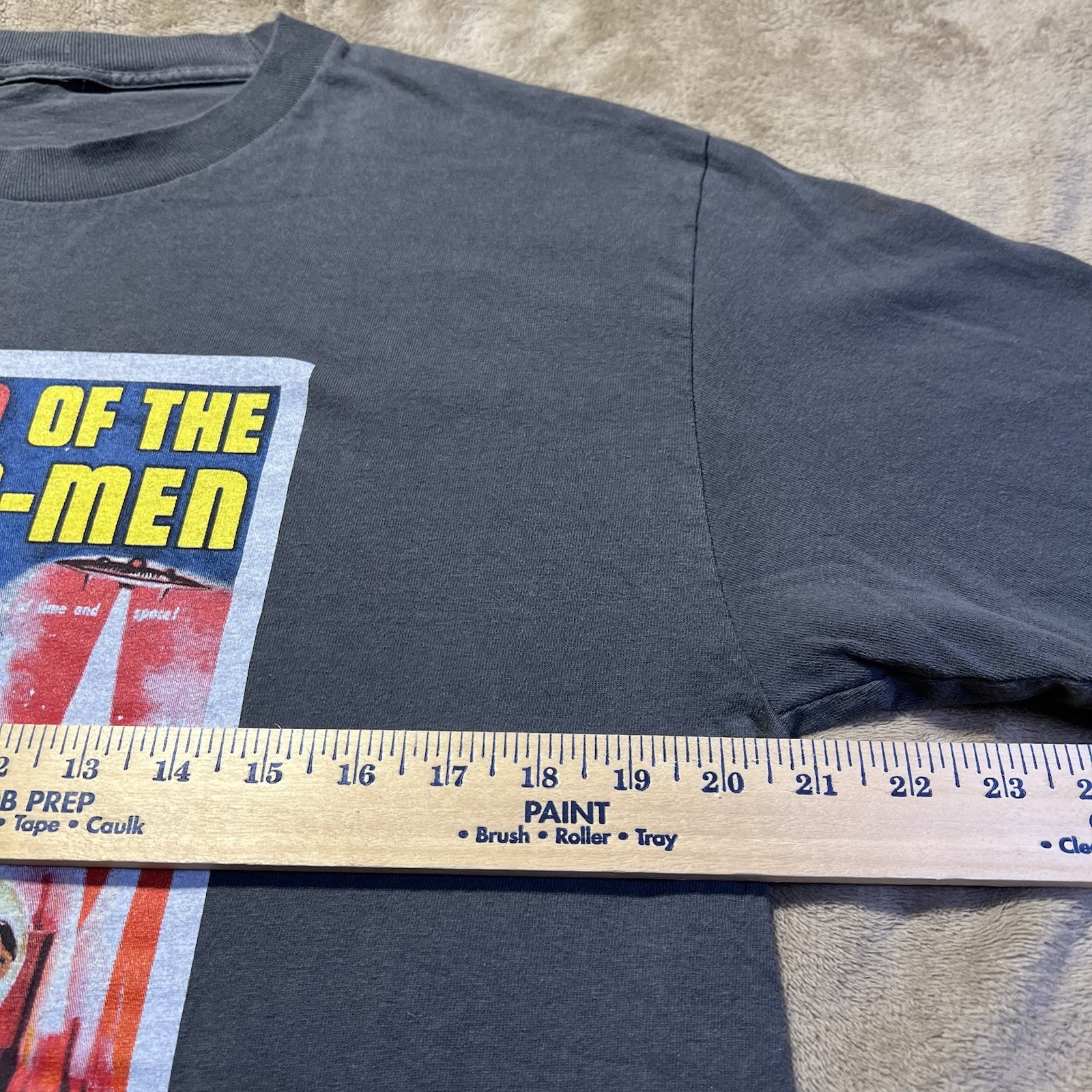 Invasion of the Saucer Men Shirt L Movie Poster Graphic Sci-Fi Horror Tee gallery