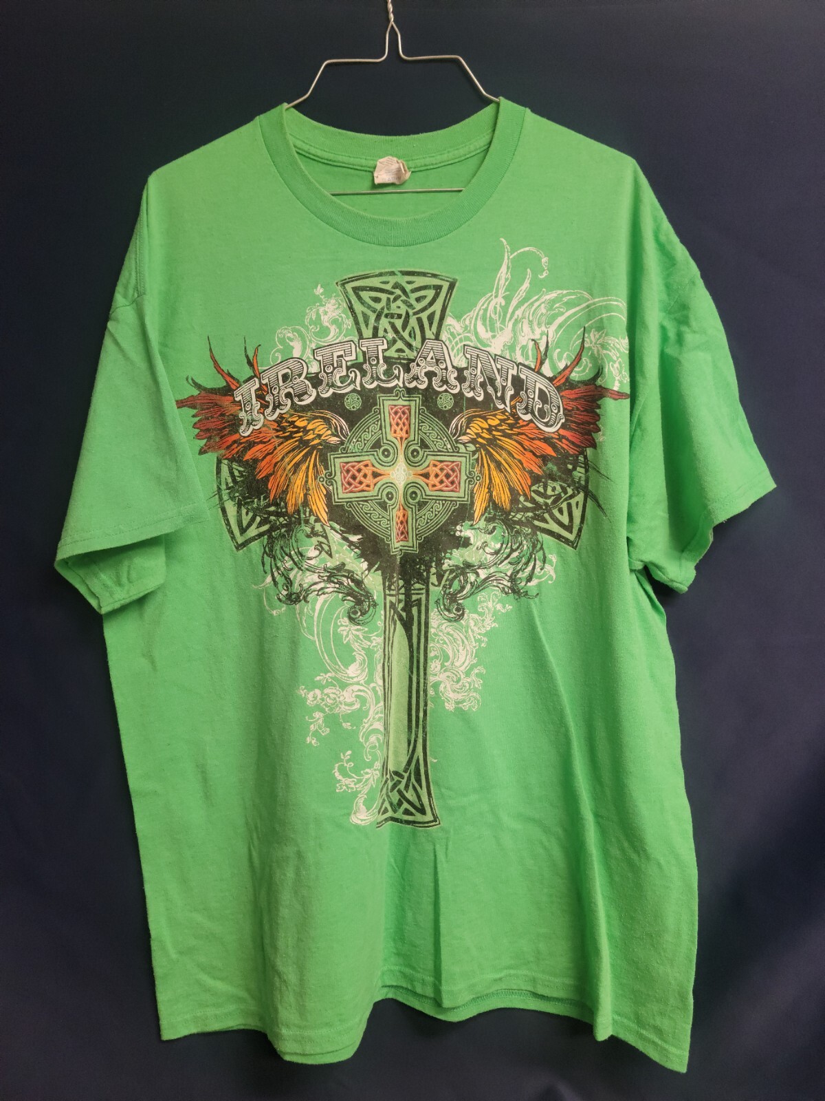 Y2K Ireland Graphic T-shirt Men XL Celtic Cross Knots 00s Kelly Green Angel Wing gallery