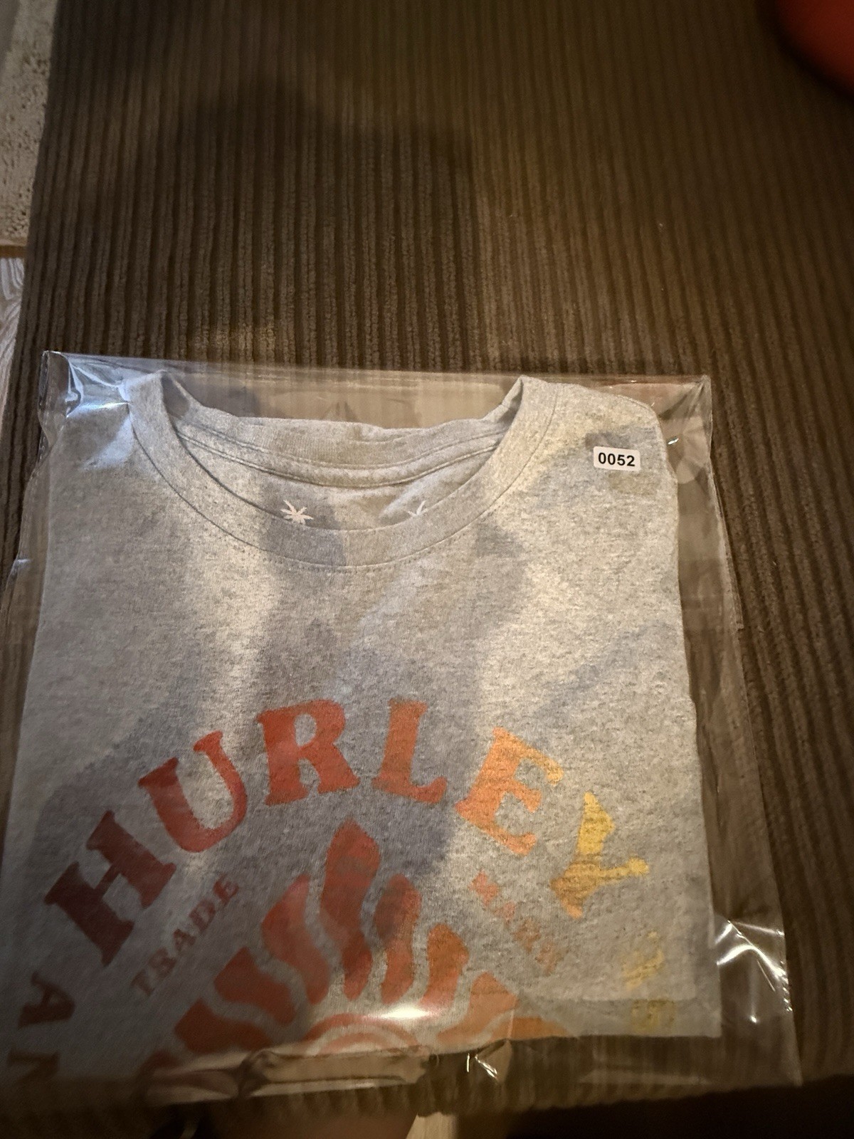 Hurley Gray Cotton Blend Knit Regular Fit Crew Neck Logo Graphic Tee Men's M gallery