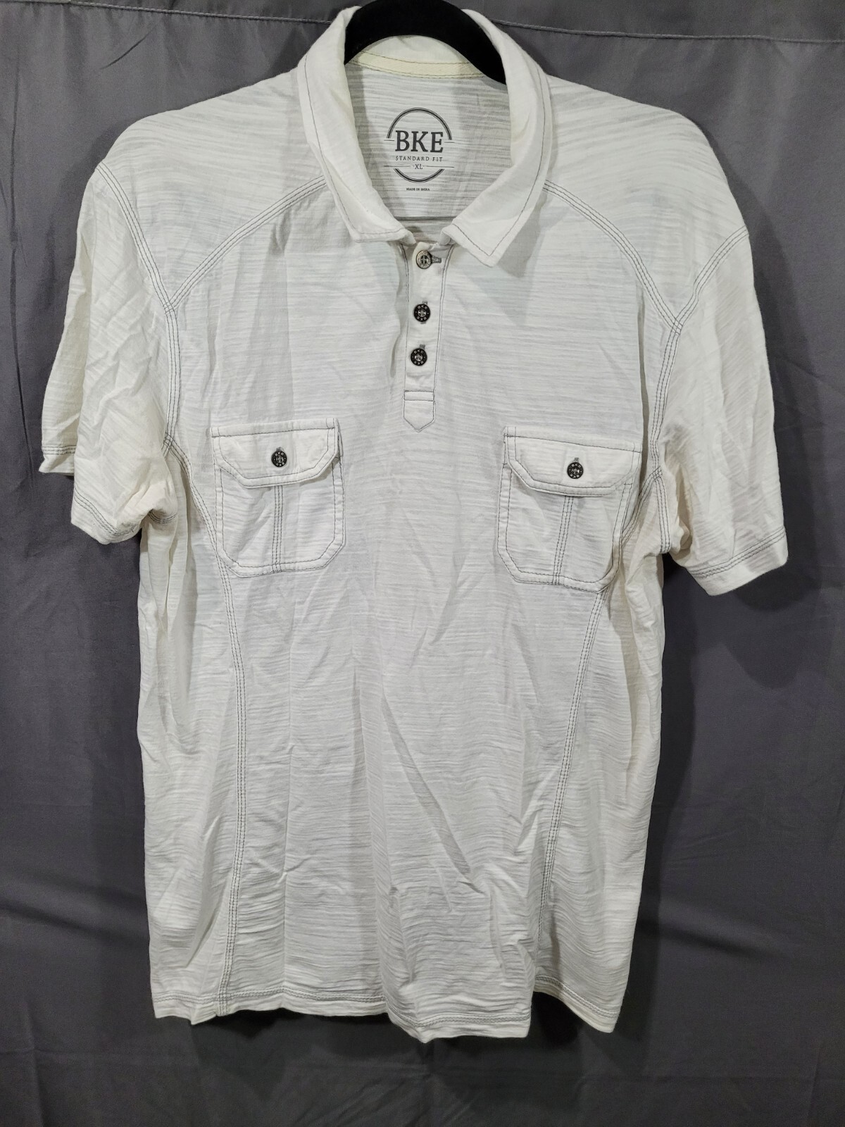 BKE Buckle Black Men’s Short Sleeve T Shirt SZ XL Standard Fit Cream pockets