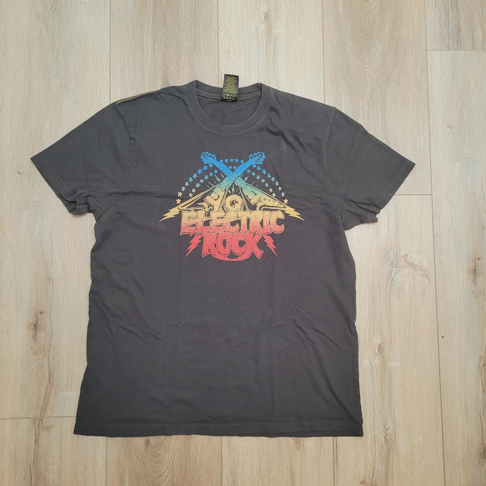 Lucky Brand T-Shirt Mens Large Classic Fit TRUE TO SIZE “Electric Rock” Guitar