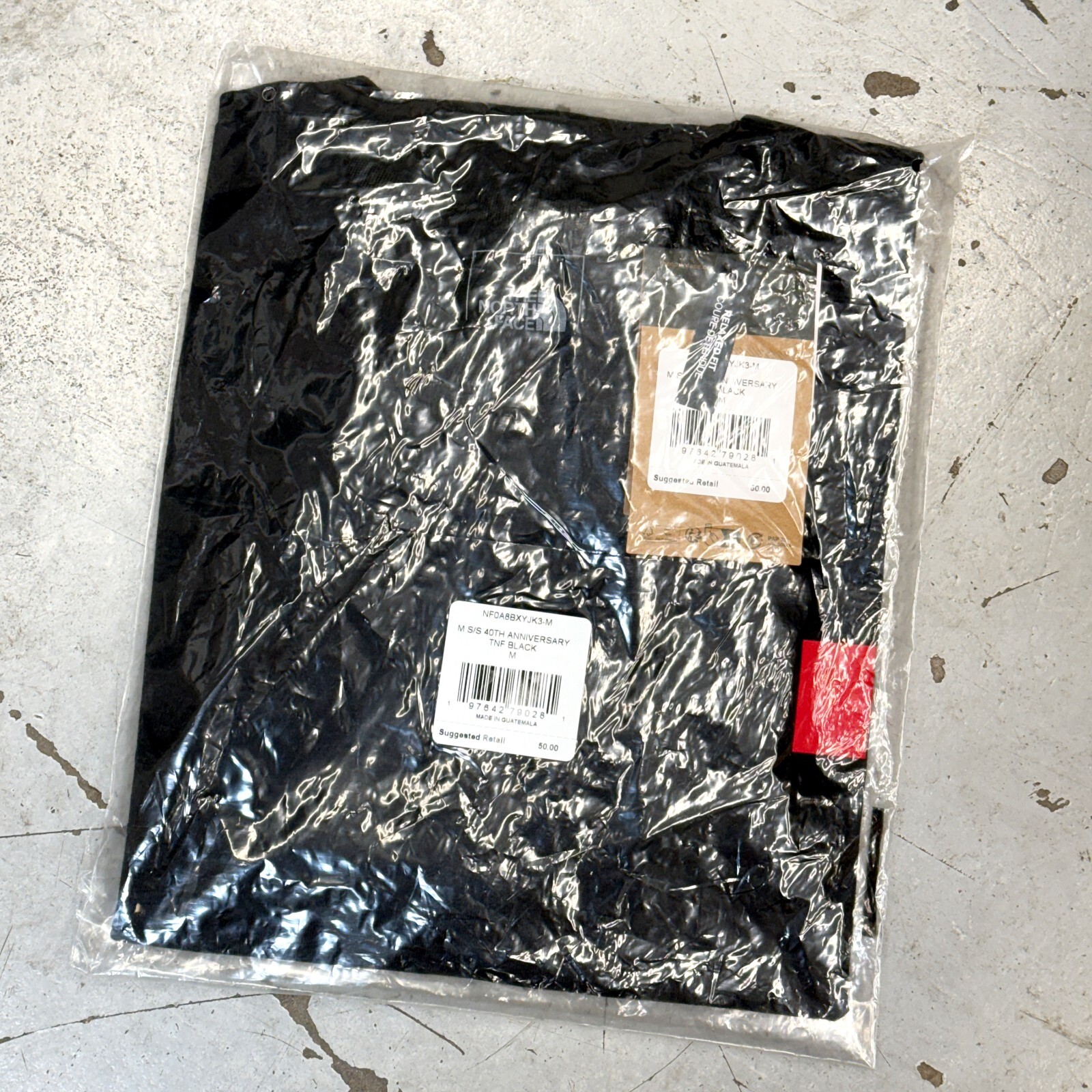 *NEW* Men The North Face 40th Anniversary Mountain Jacket Tee (NF0A8BXY JK3) 👍 gallery