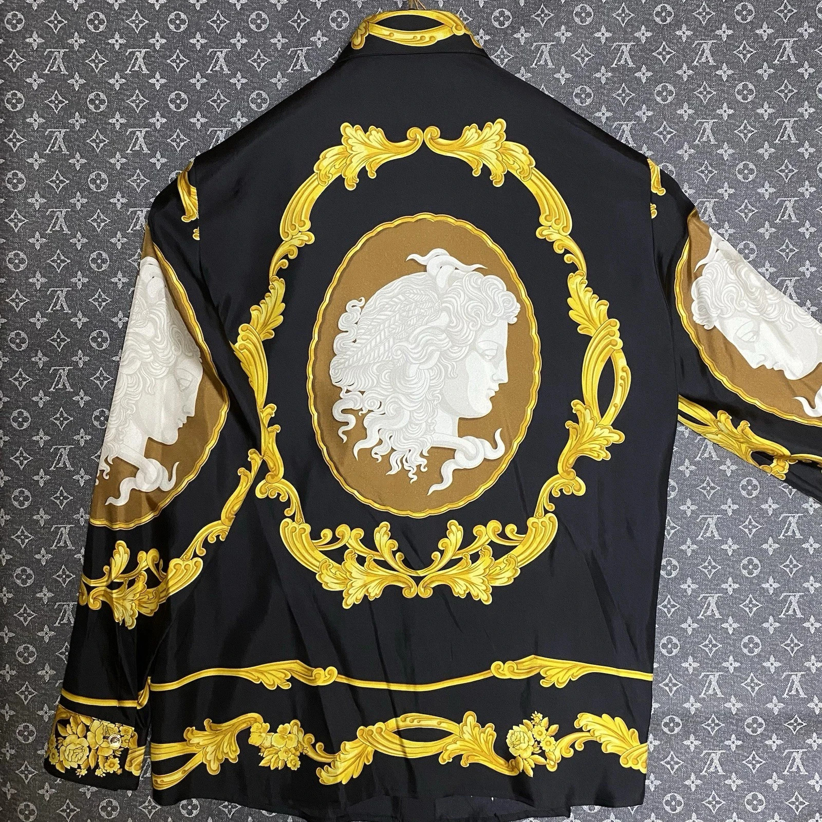 Versace Medusa Cameo silk shirt Size 42-EU NWT Formal Make A Statement gallery