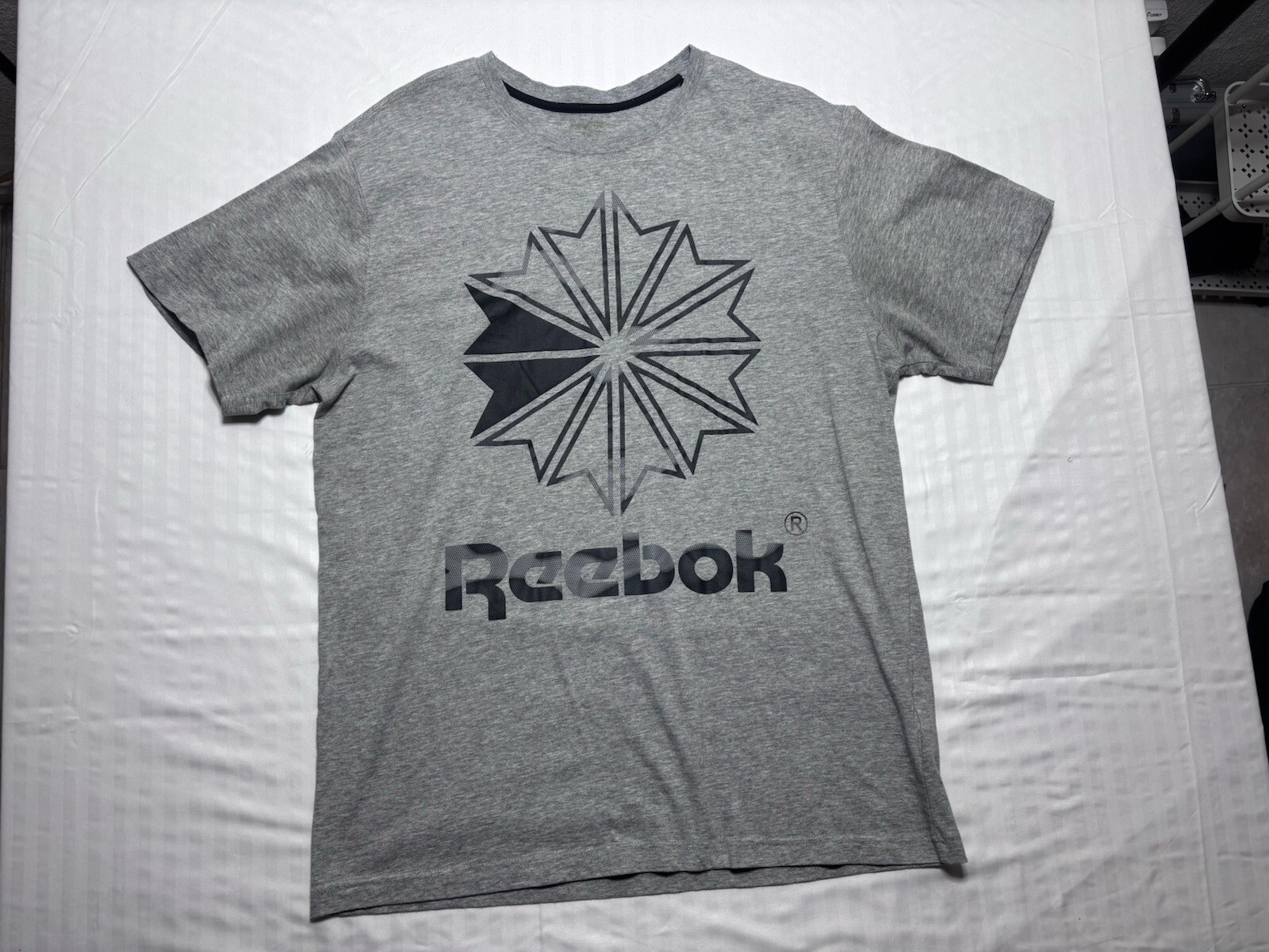 Reebok Spell Out Logo Sports Athletic Gray Short Sleeve Shirt Men’s Size Large gallery