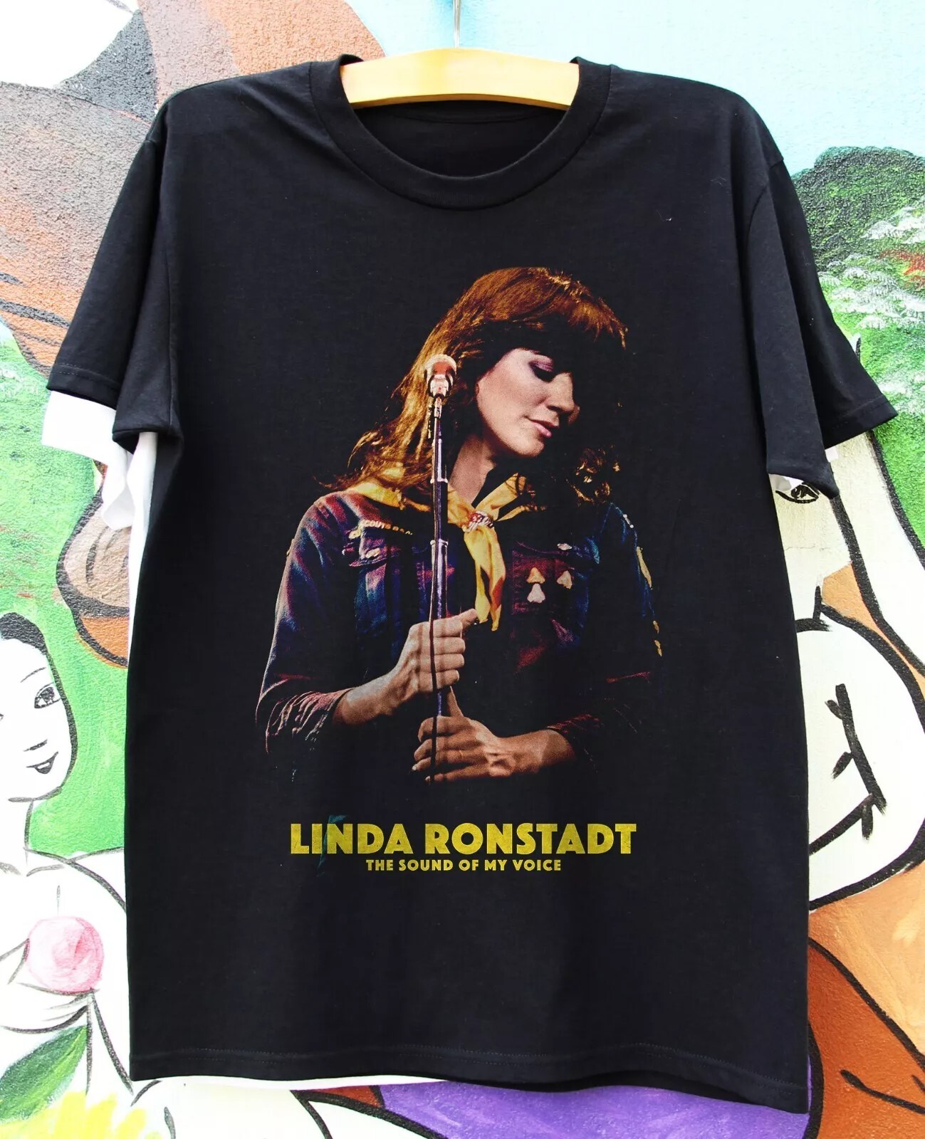 Linda Ronstadt 1976 Black Unisex T-Shirt Cotton Unisex All Size S-5XL HRB12 gallery