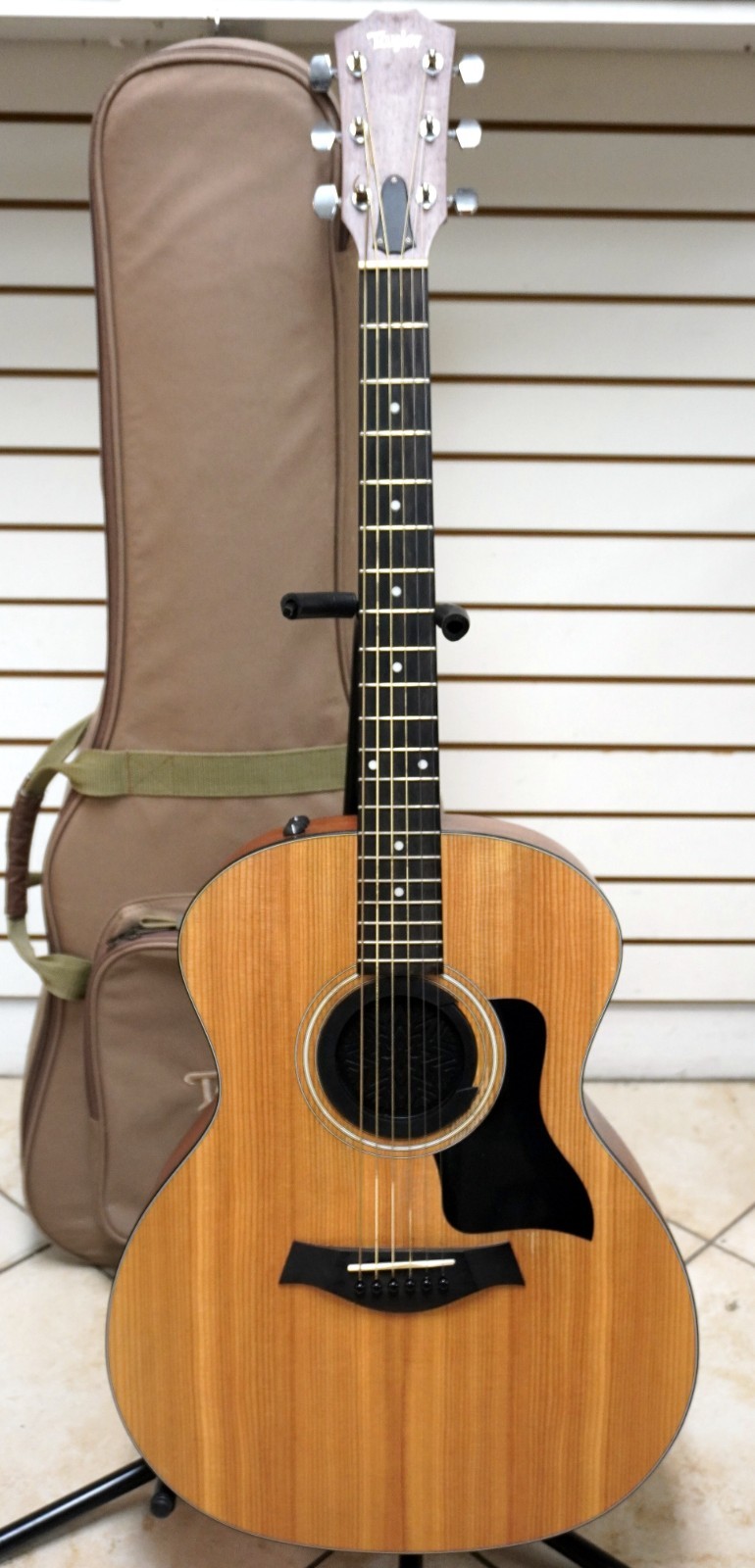 Taylor 114-E 6 String Acoustic/Electric Guitar With Soft Cover Gigbag
