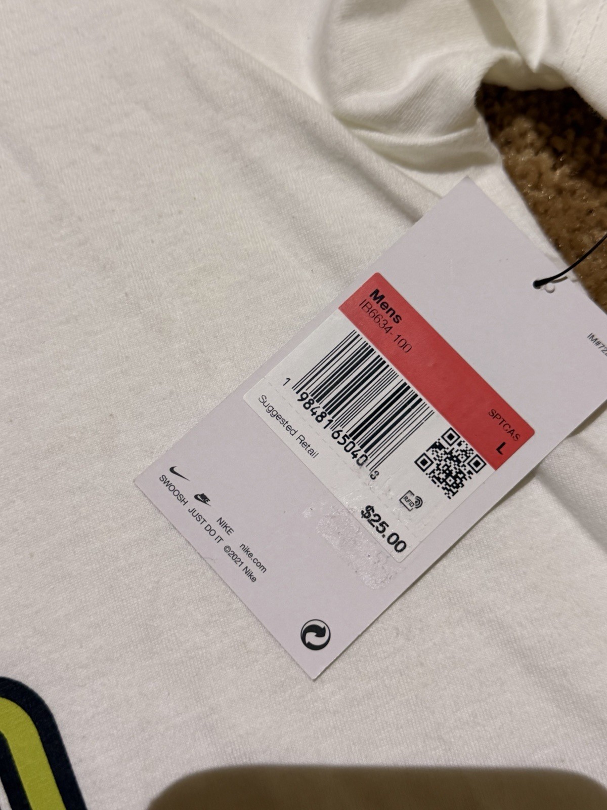 Nike The Nike Tee Men’s L White Crew Neck Short Sleeve Cotton Graphic Tee gallery