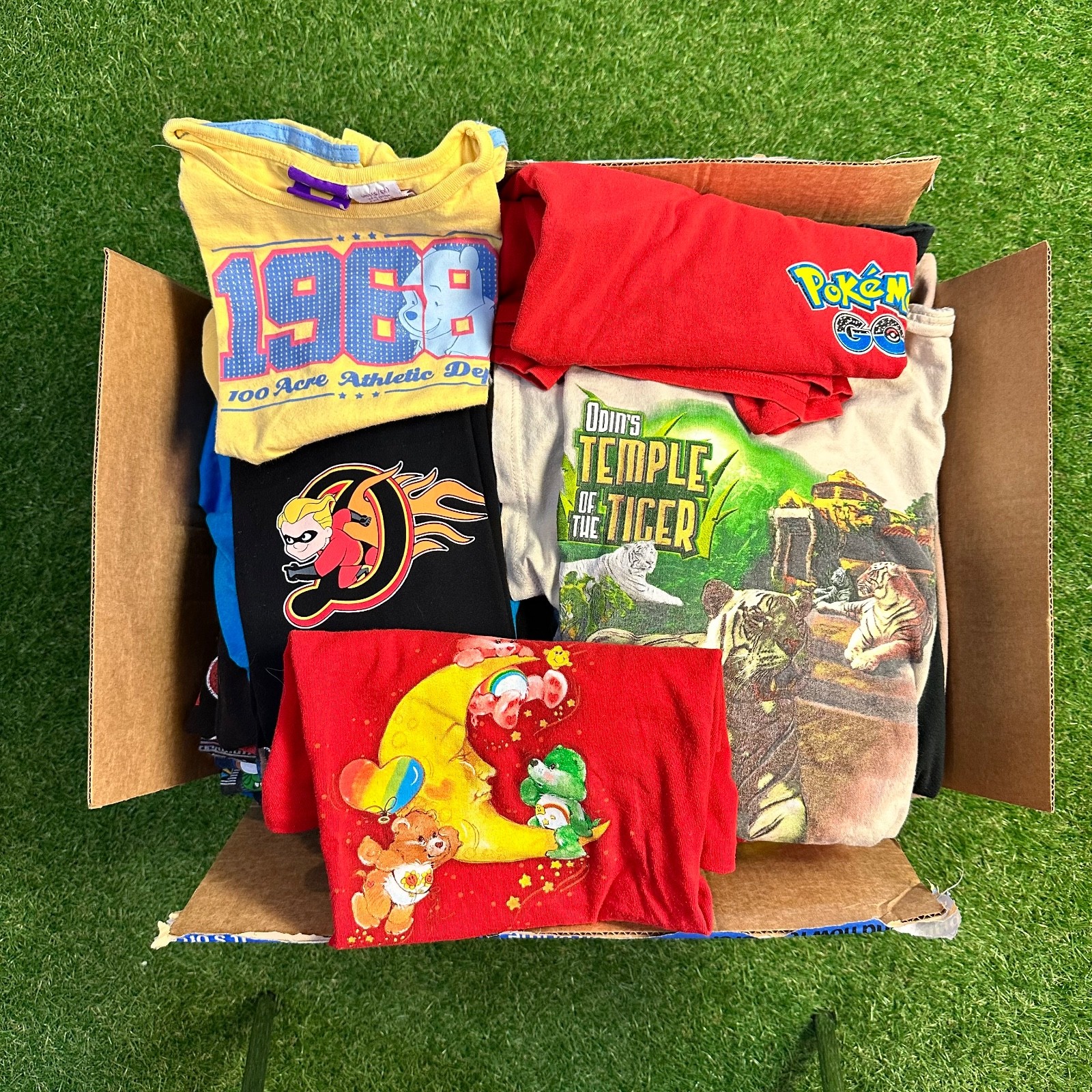 50 Vintage TShirts Bundle Y2k 90s Modern Reseller Pop Culture Band Cartoon LOT gallery