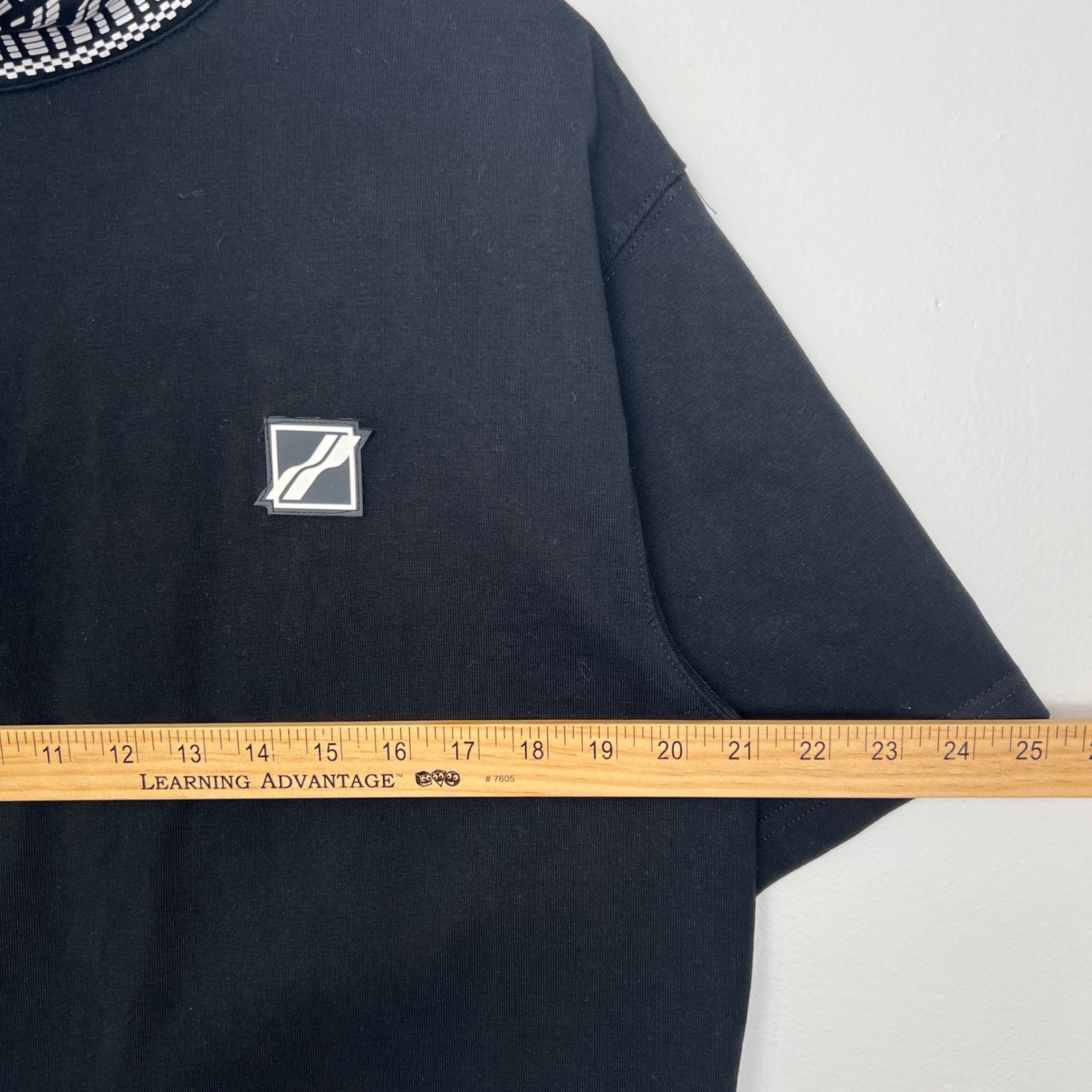WE11DONE High Neck Logo 1/2 T-Shirt Mens Black Short Sleeve Graphic Logo XS gallery