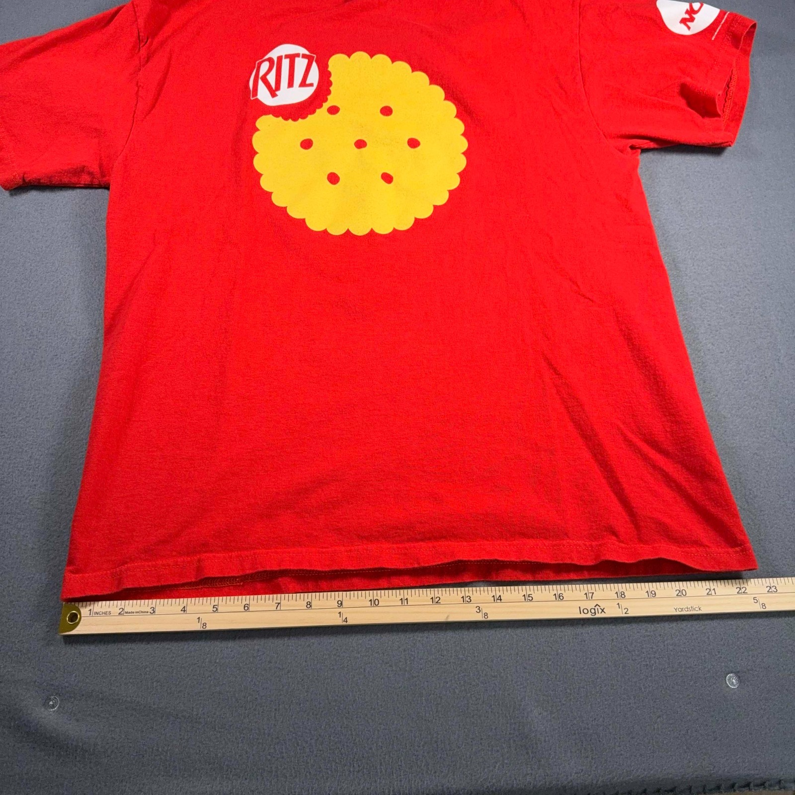 NCAA Ritz Cracker T-Shirt - X-Large Red College Football Good Condition! Mens XL gallery