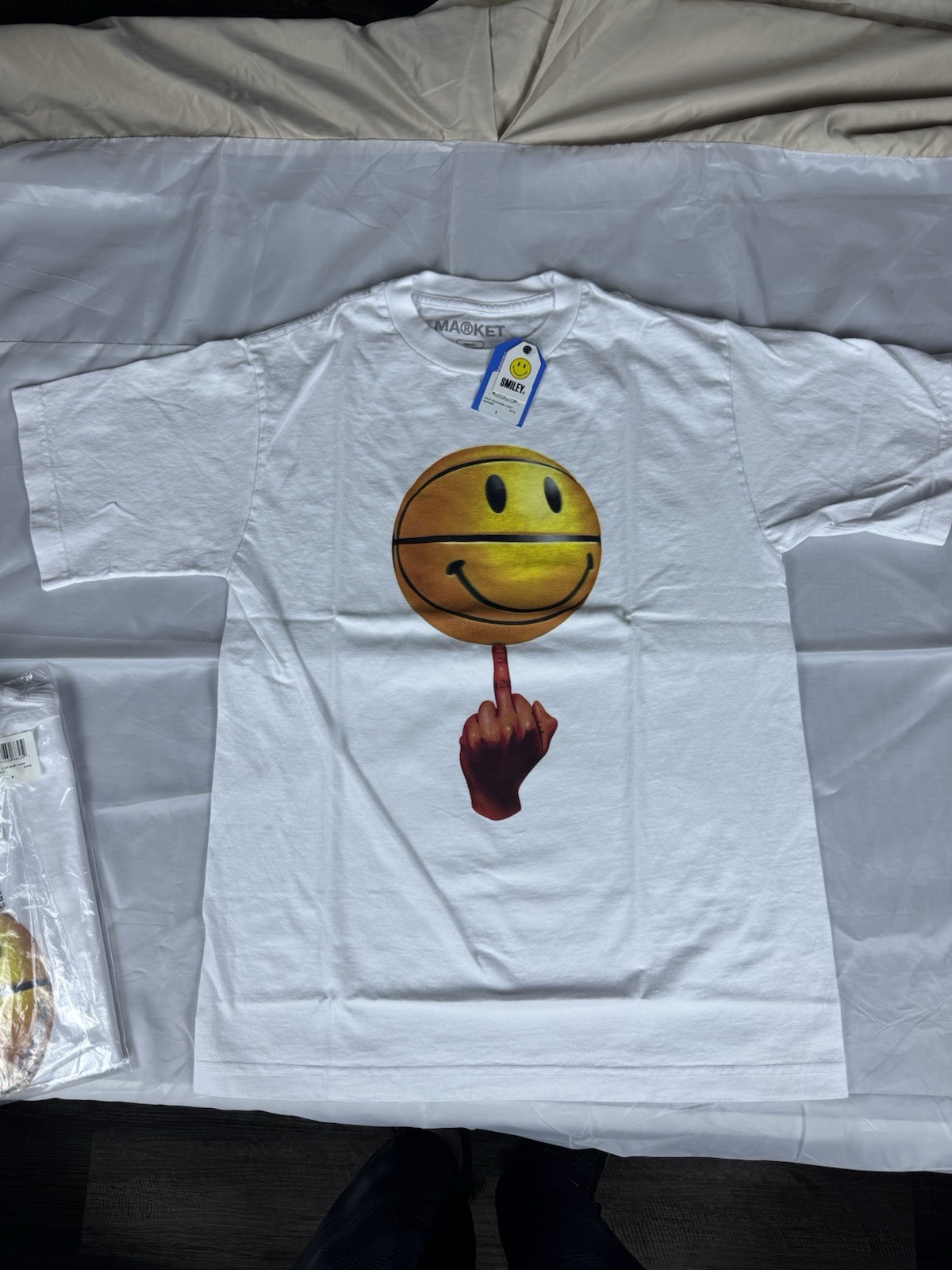 Market Smiley Good Game White T-Shirt Size “Small”New With Tags. gallery