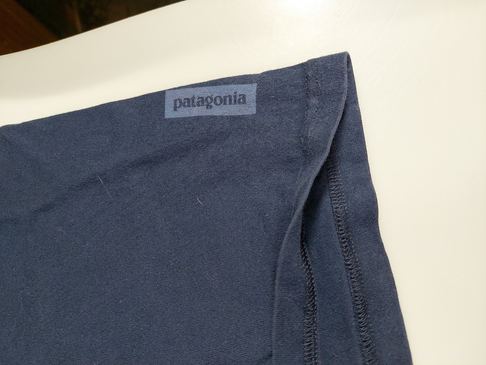 Patagonia Live Simply One String Guitar Logo Grey Tee-Shirt Size M gallery