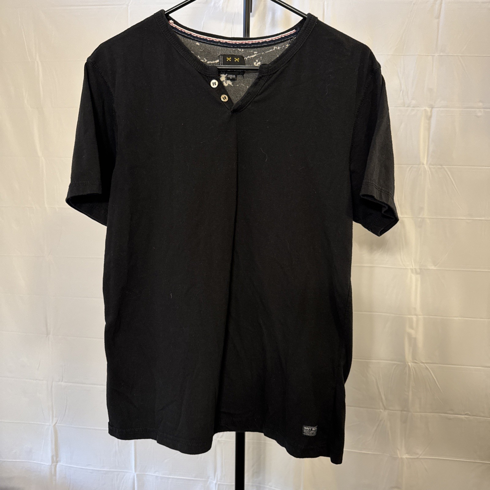 Navy Yard California Black Large T-Shirt V-neck With Buttons gallery