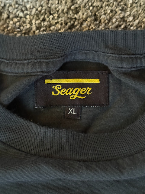 Seager Men's Chillin' Peace Pipe Smoking T Shirt XL Charcoal NWOT ! gallery