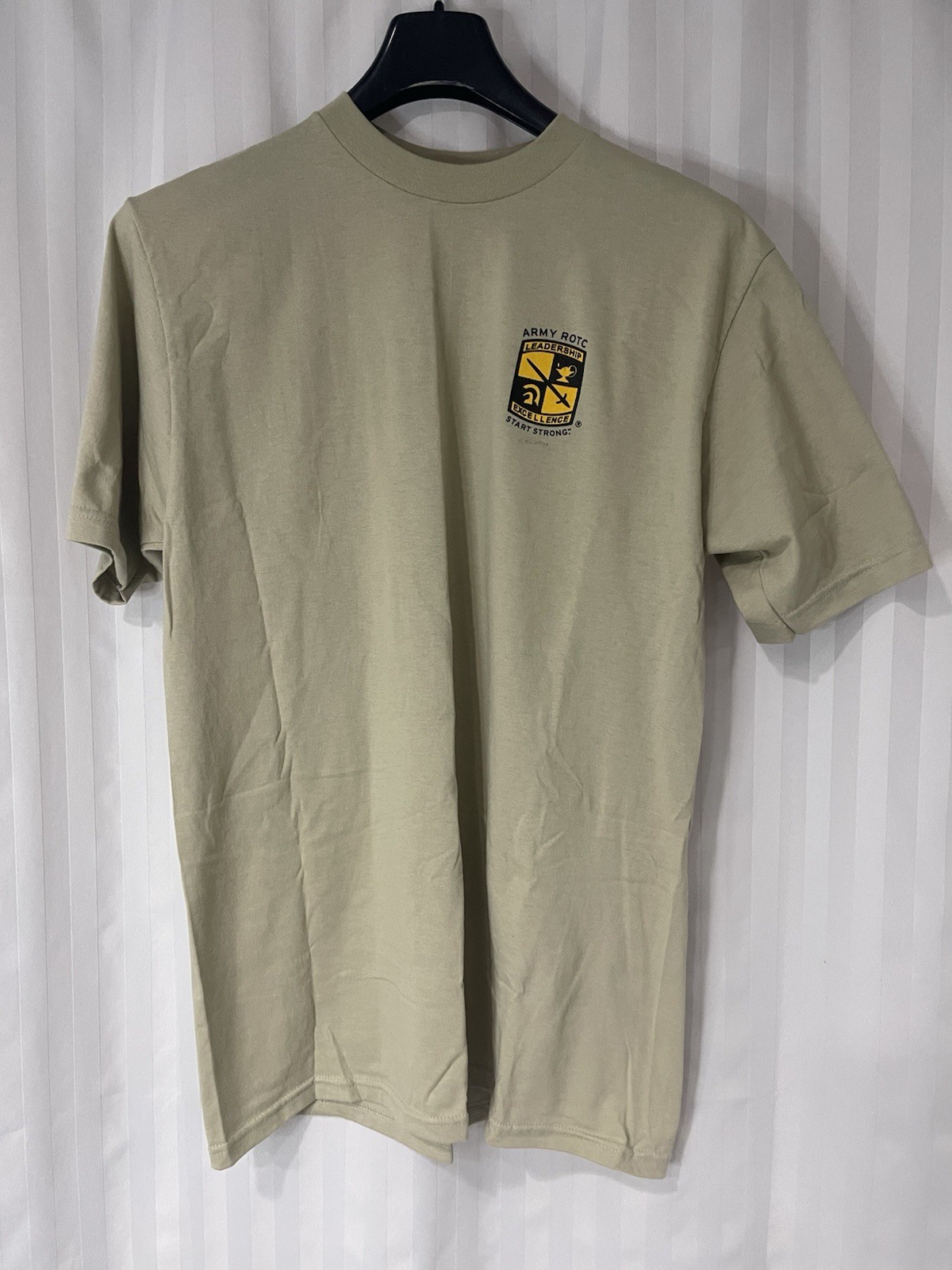 Vintage U.S. Army ROTC Beige T-shirt Large Leadership Excellence Start Strong gallery
