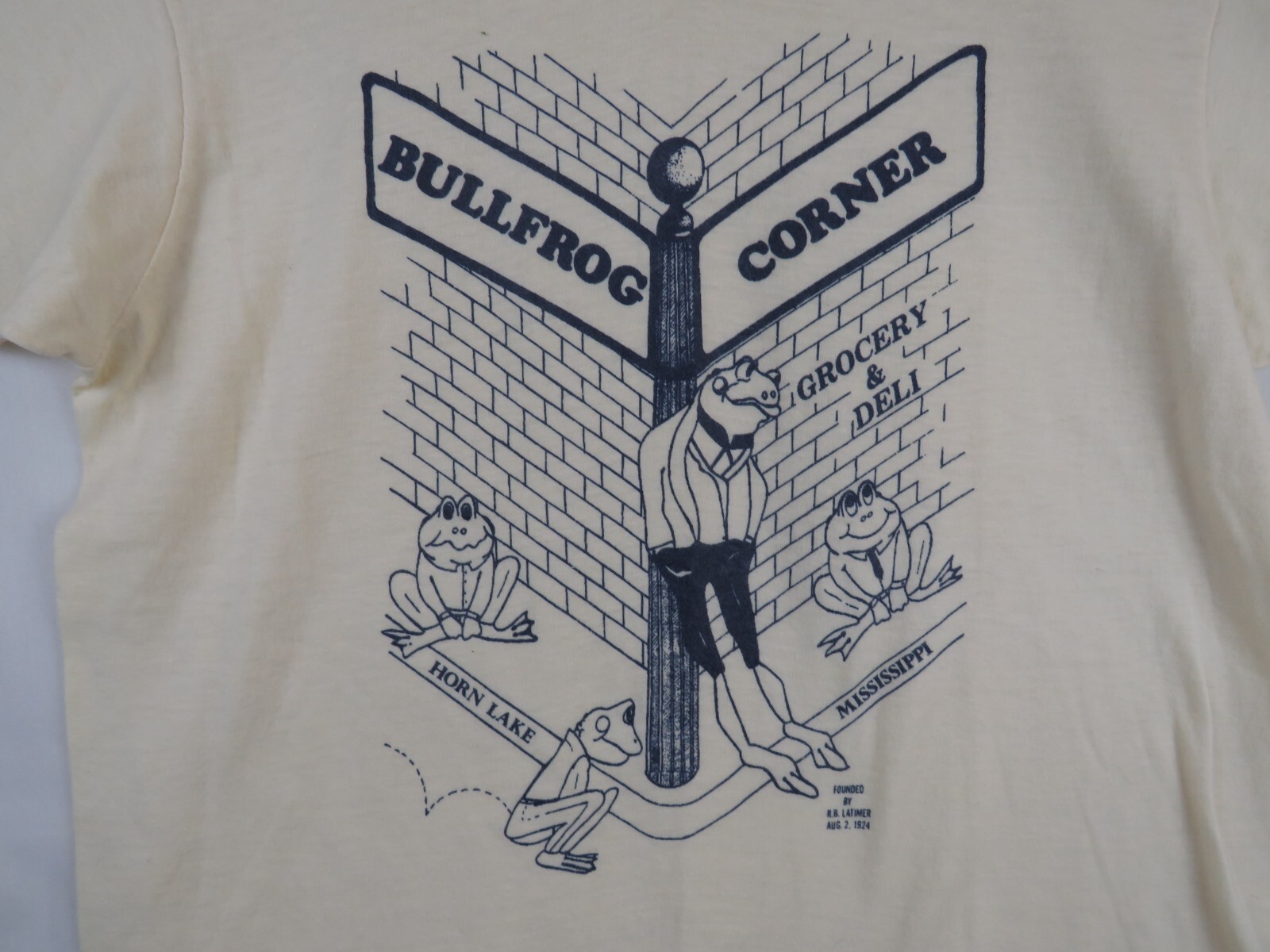 Bull Frog Corner Horn Lake Mississippi street sign Screen time USA T-Shirt M gallery