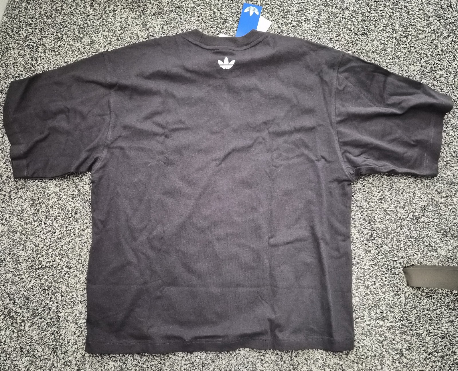Adidas Originals Racing Helmet Graphic Tee Men's Small Utility Black F1 NWT gallery