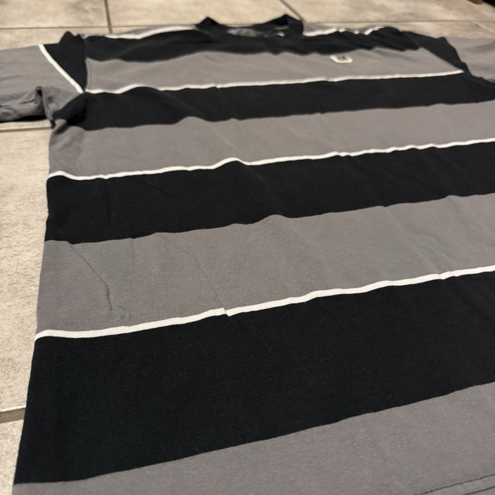 Nike SB Striped T-Shirt Size Medium Loose Fit gallery