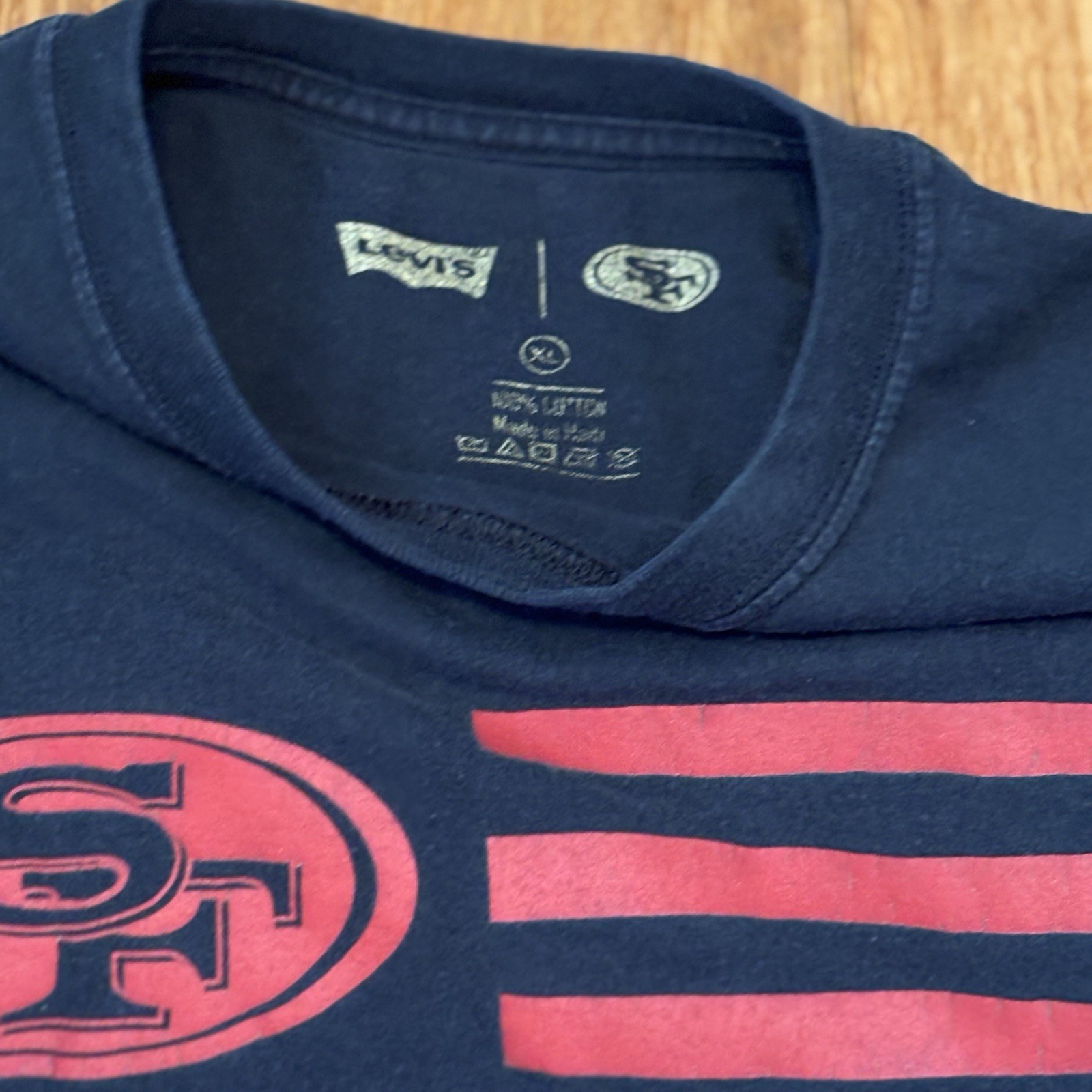 San Francisco 49ers 2015 Home Opener Levi T-Shirt Black & Red Flag Men’s XL gallery