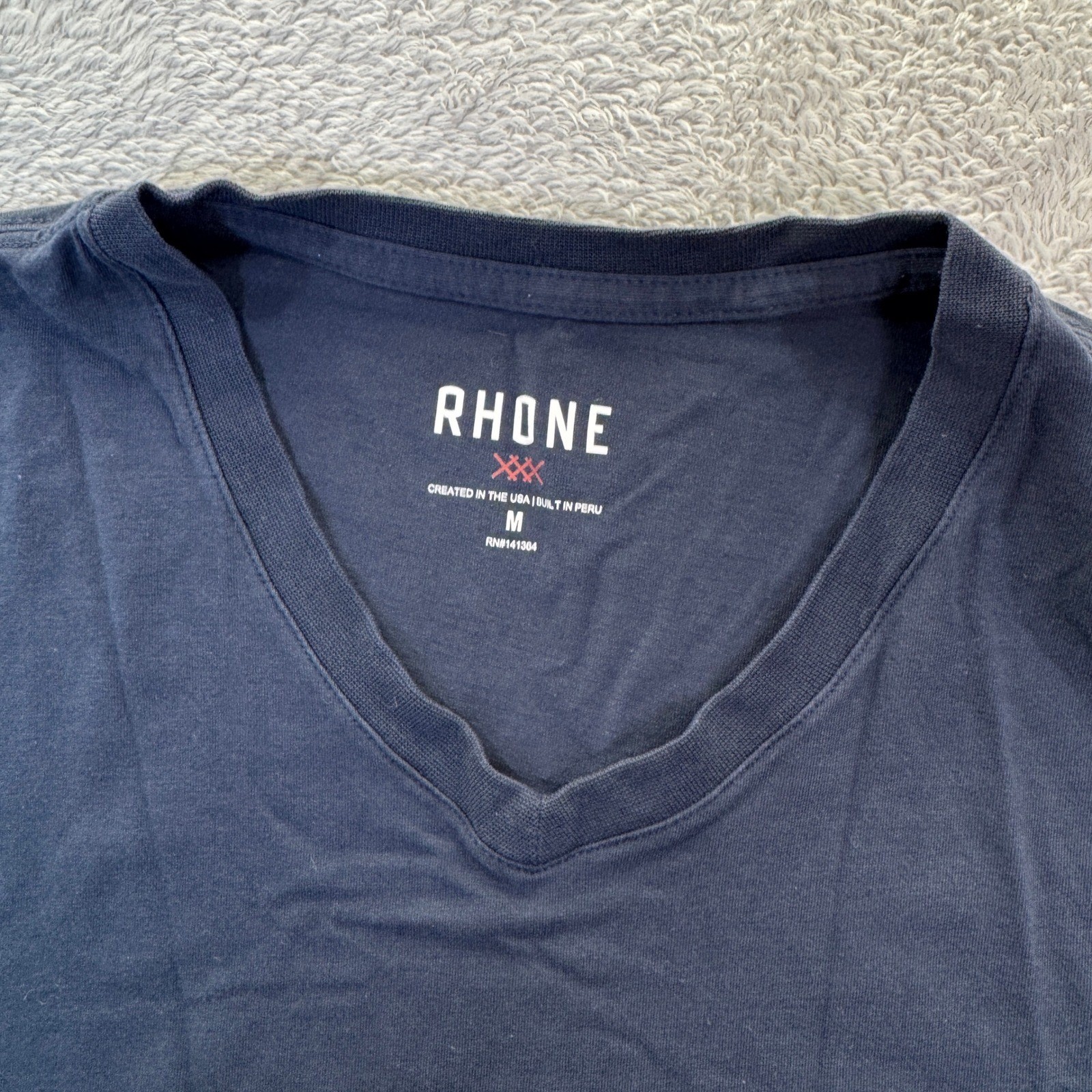 RHONE Mens Medium Navy Blue V Neck Pima Cotton Blend T Shirt Casual Workout EUC gallery
