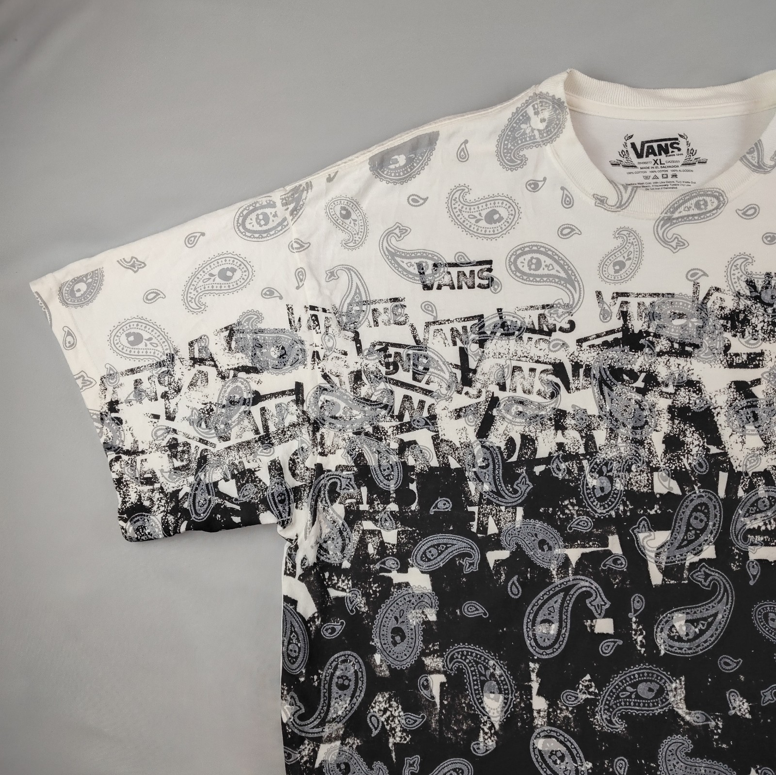 Vans T Shirt Men's XL White Black Paisley Bandana Graphic Short Sleeve Cotton gallery