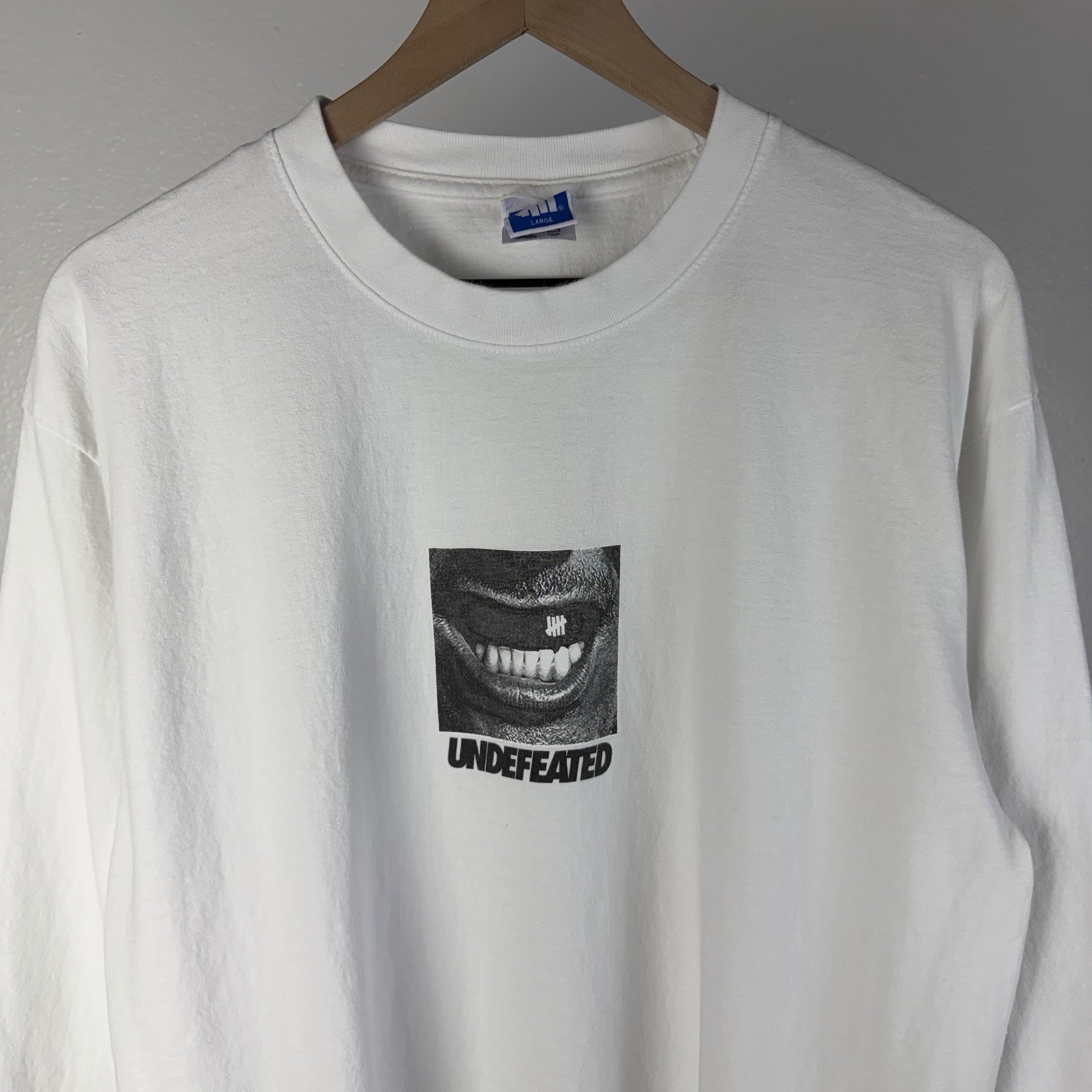 UNDEFEATED Teeth Tooth Grill Graphic White Long Sleeve T Shirt Size Large gallery