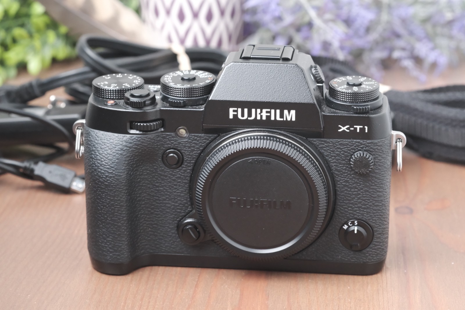 Fujifilm X-T1 16.3MP Mirrorless Camera – Black (Body Only)  With Charger