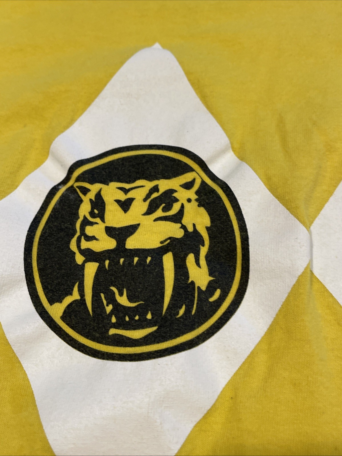 Mighty Morphin Power Rangers Yellow Ranger 2014 T-Shirt Size Small *See Pics* gallery