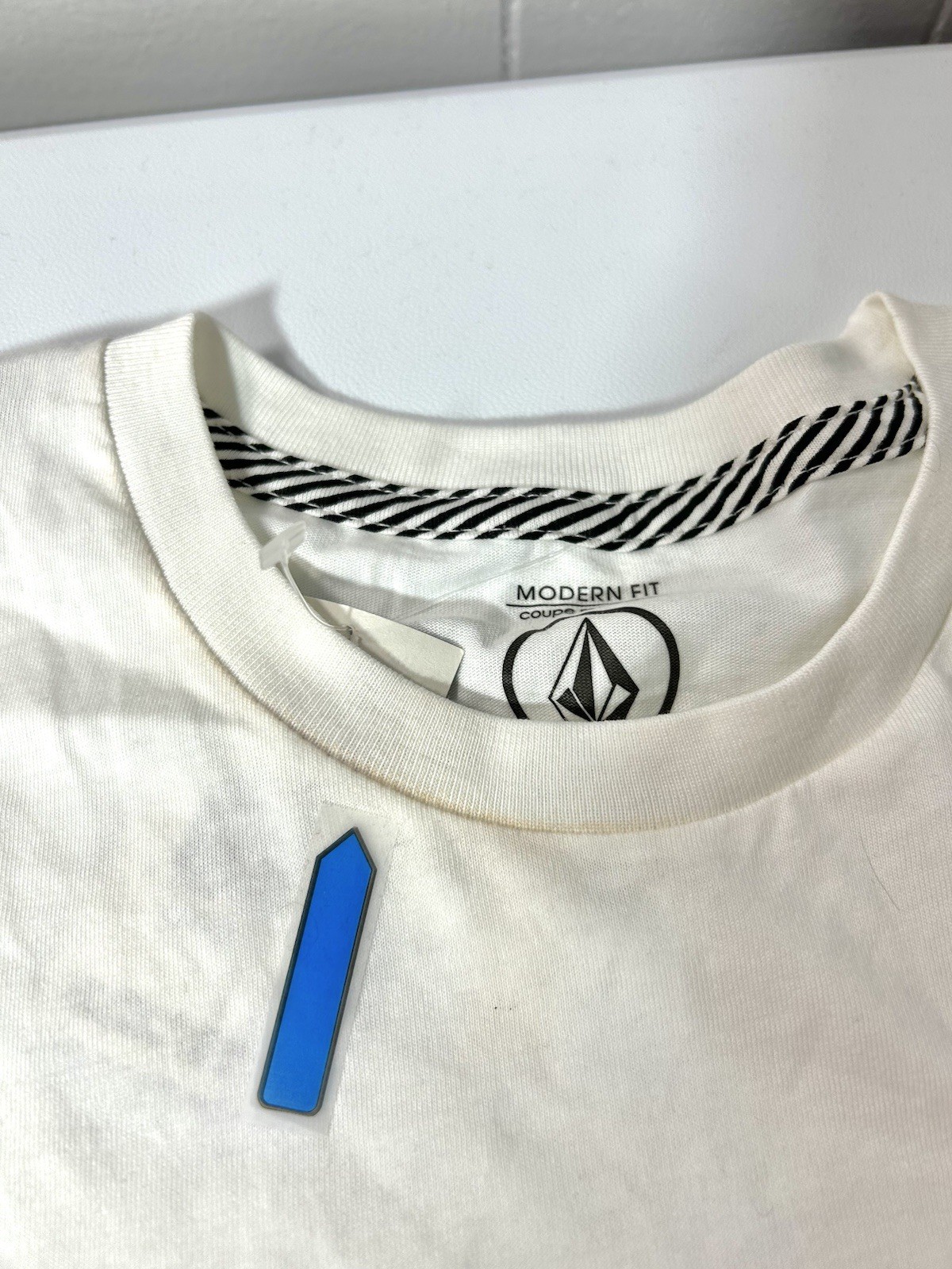 (See Pics) L Volcom Electrode Circle Logo White Red Blue Surf Shirt gallery
