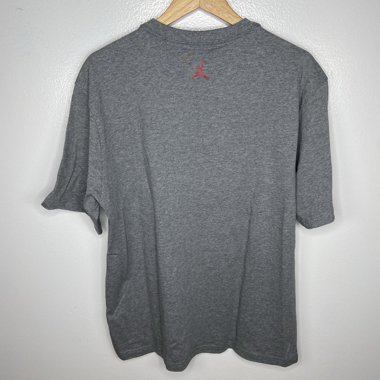 HJ2326 Nike Air Jordan Brand Men's AJ1 High Chicago Sneaker Patch T-Shirt Size L gallery