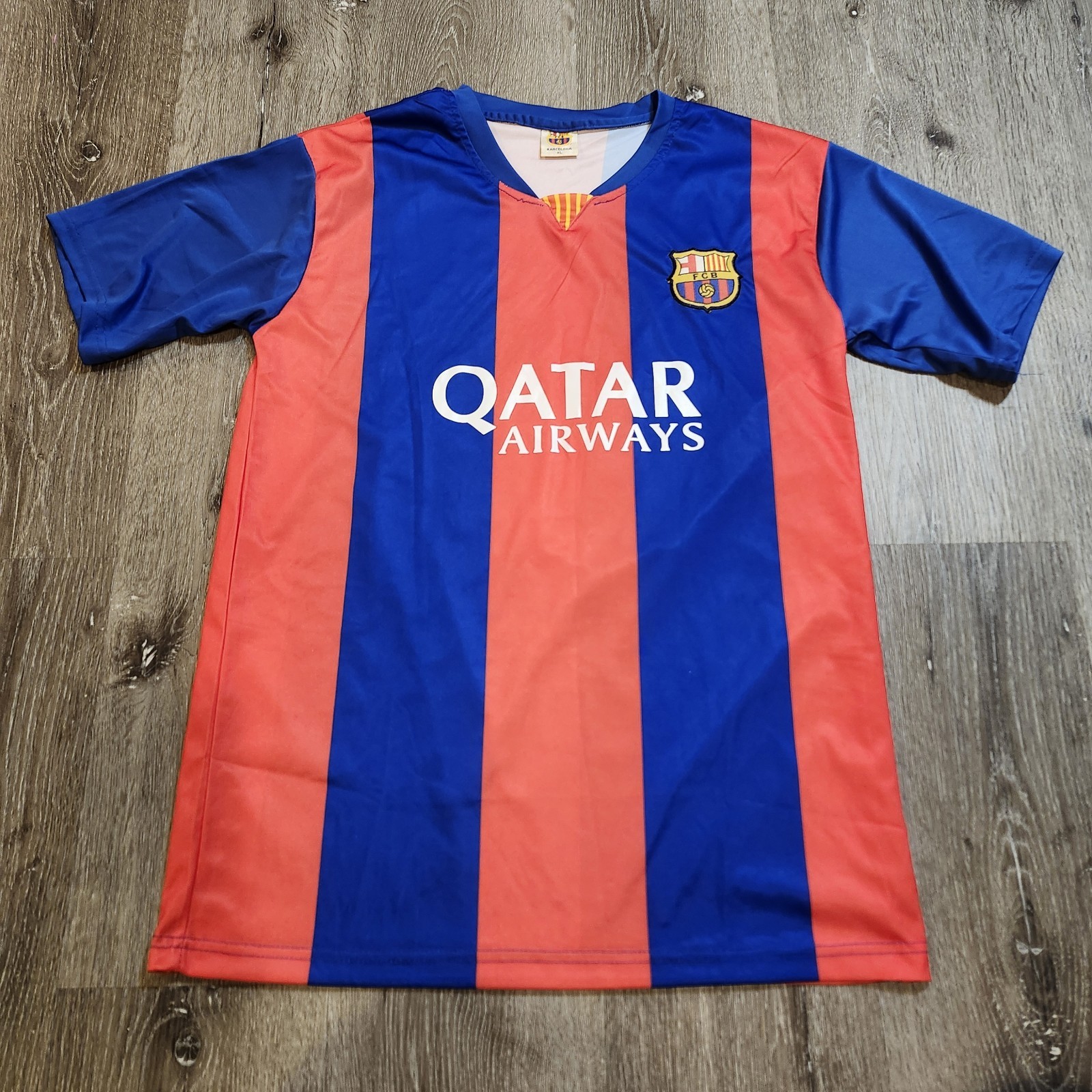 FC Barcelona La Liga Lionel Messi 10 Qatar Blue Red Striped Jersey Medium gallery