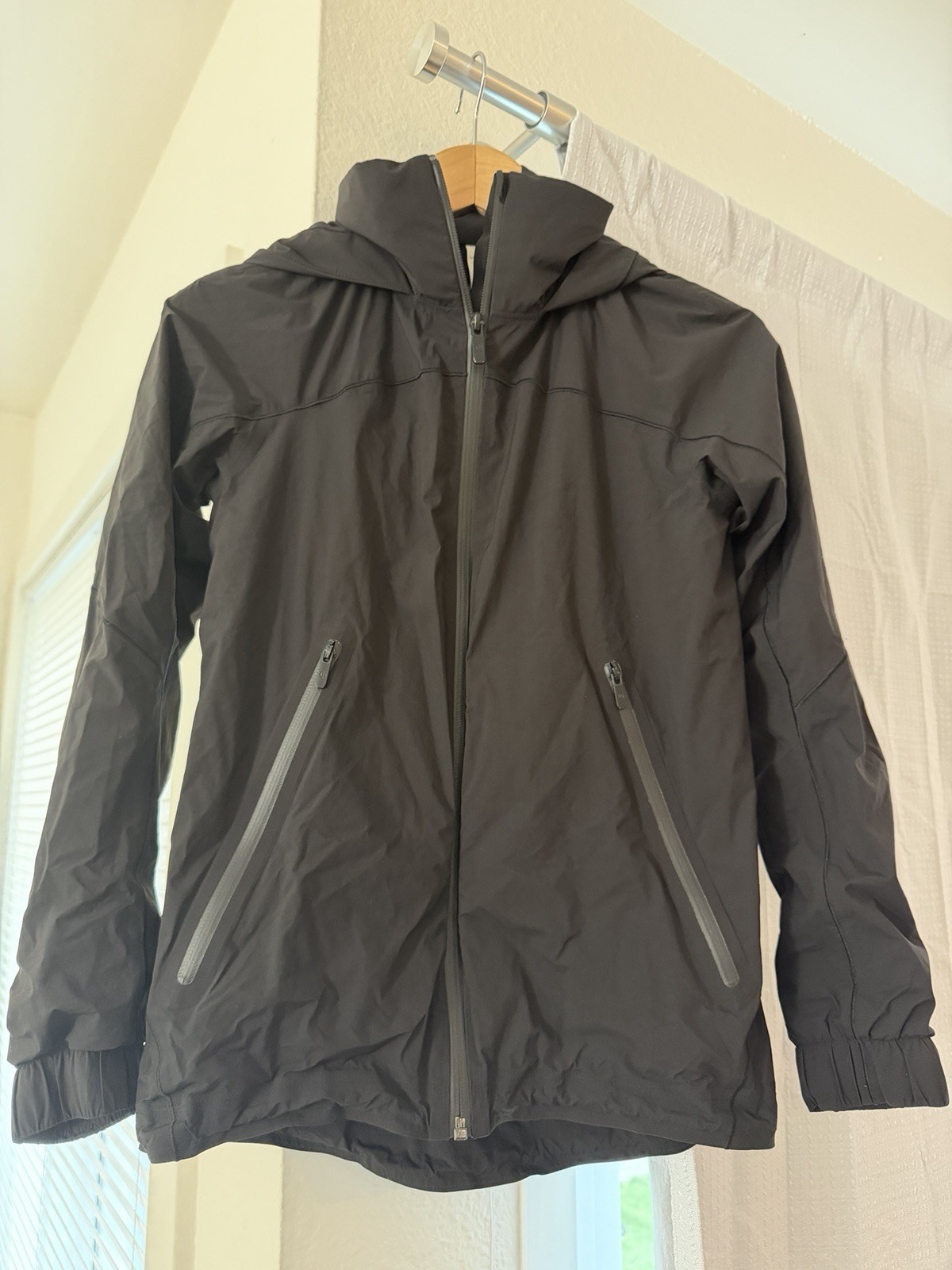 Lululemon Lightweight Jacket Black Size E4 Full Zip hooded