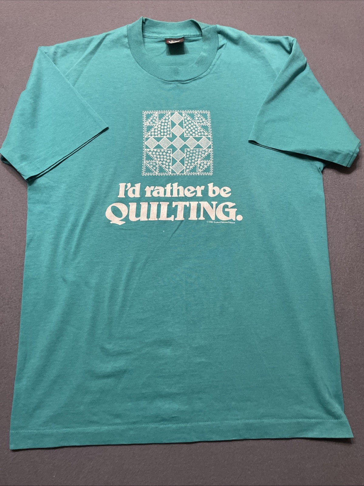 Single Stitch Screen Stars Tag 'I'd Rather Be Quilting.' Teal Crewneck Size LG gallery