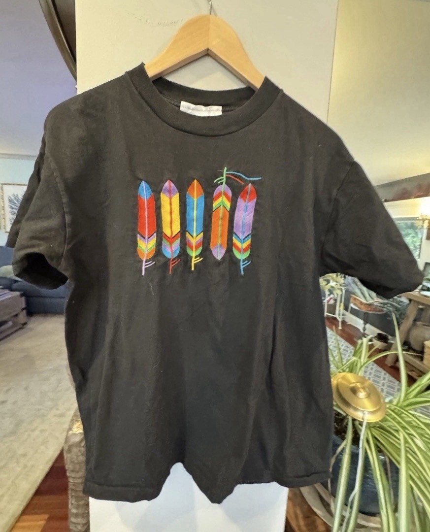 Arizon inspired Embroidered feathers T shirt PR Weis Adult Large gallery