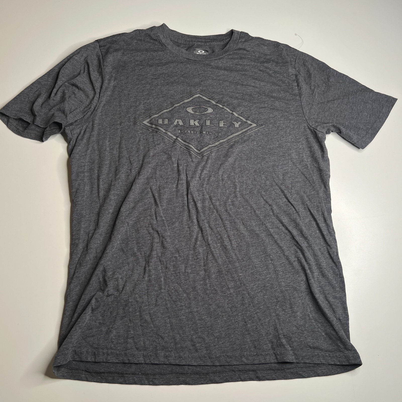 Oakley Buckle Exclusive Men’s T-Shirt XL Gray – Regular Fit Graphic Tee gallery