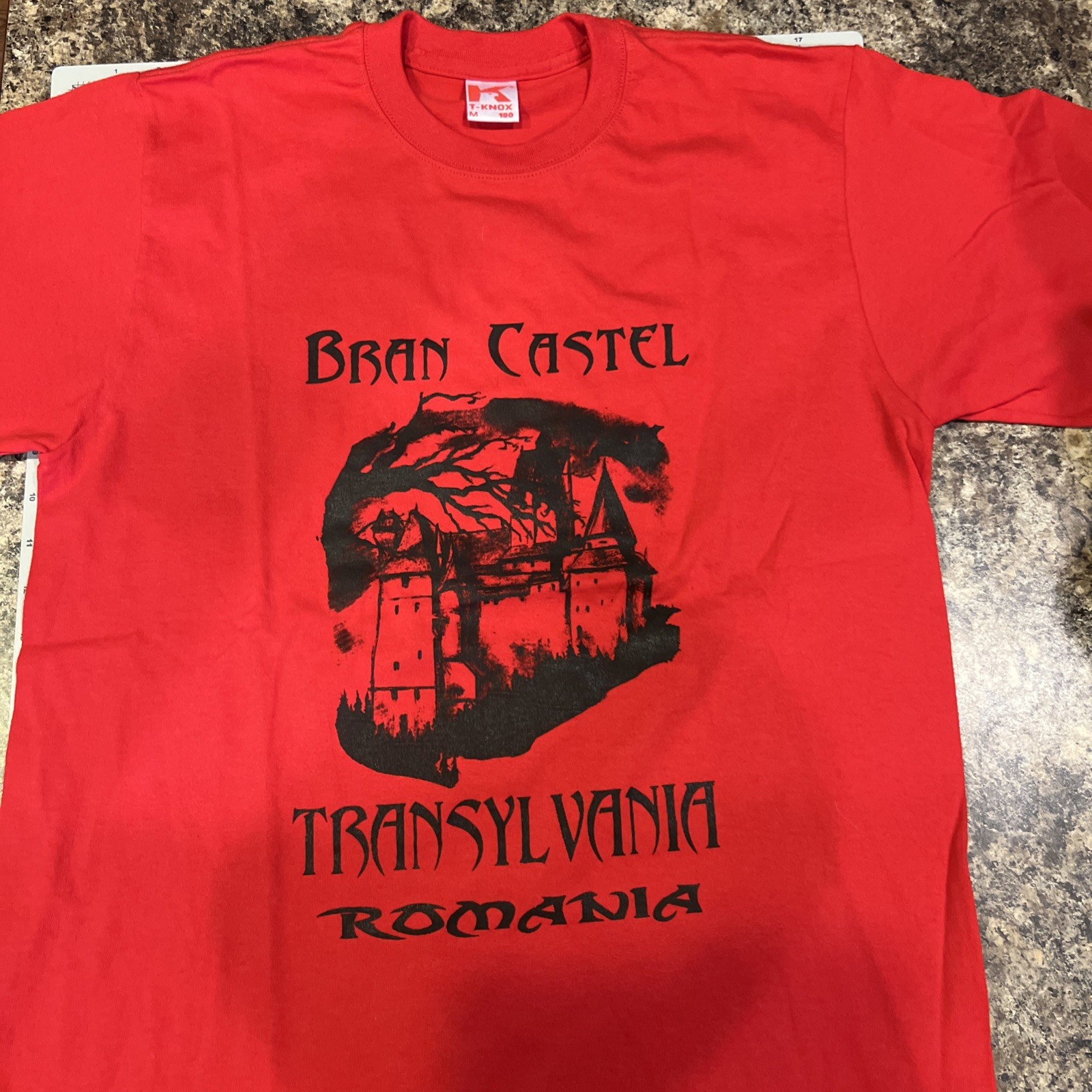 BRAN DRACULA CASTLE TRANSYLVANIA ROMANIA SOUVENIR GRAPHIC RED T-SHIRT XL