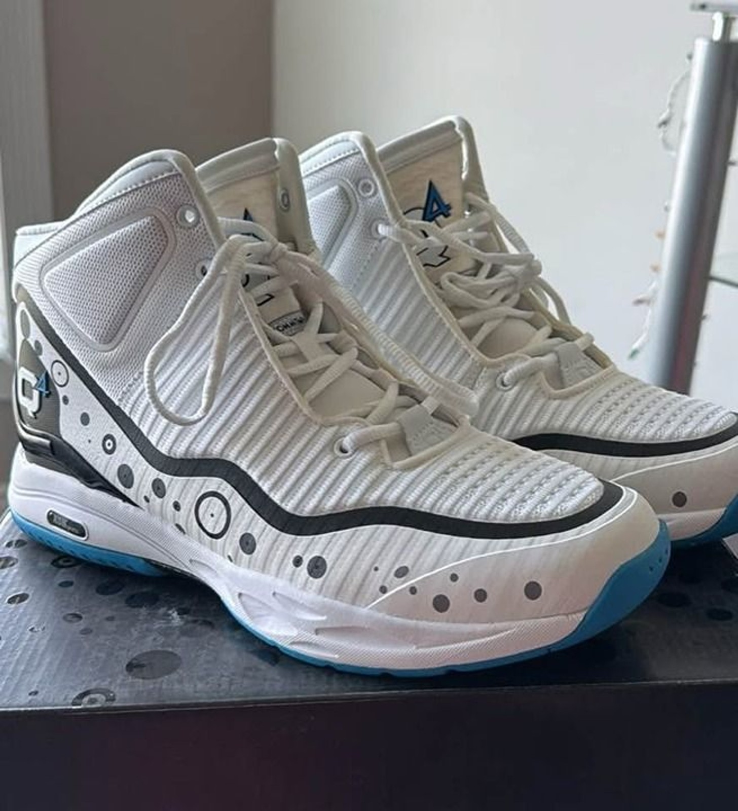 Q4 Basketball/Gym/workout shoes Men’s size 10