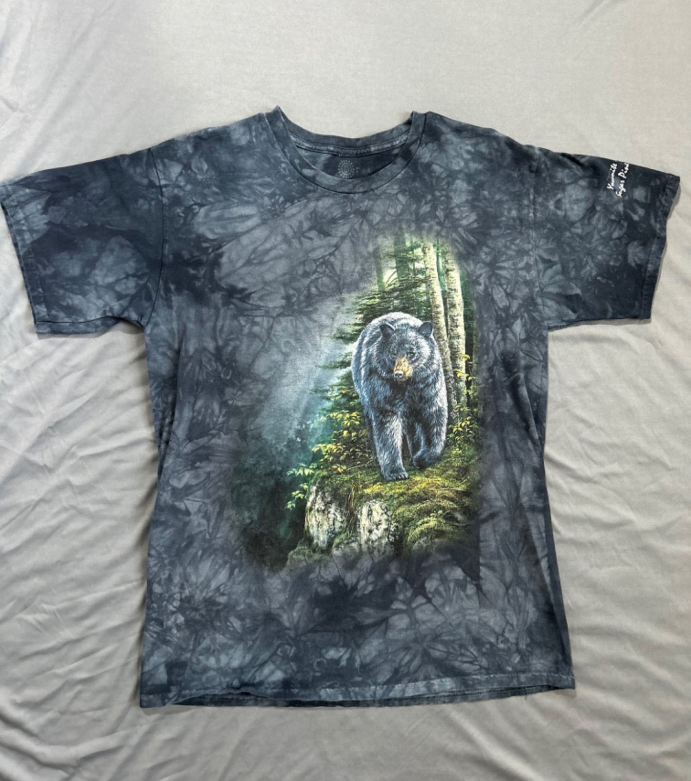 The Mountain Men's T-shirt Blue Rocky Outcrop Black Bear Size Large L gallery